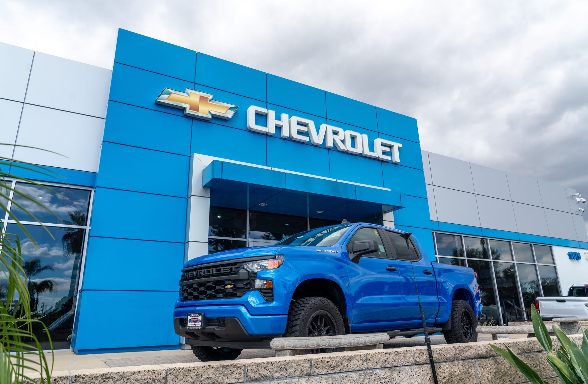 GM montre qu'il peut naviguer à travers les droits de douane et les problèmes liés aux véhicules électriques — et l'action bondit de 15%