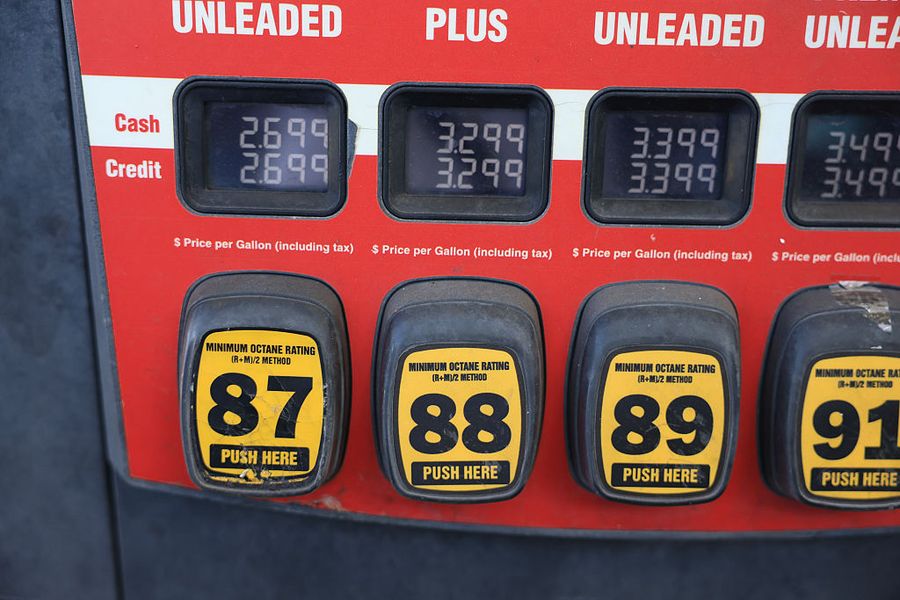 Les prix de l'essence sont au plus bas depuis 4 ans. Voici comment vous pouvez augmenter encore plus vos économies.