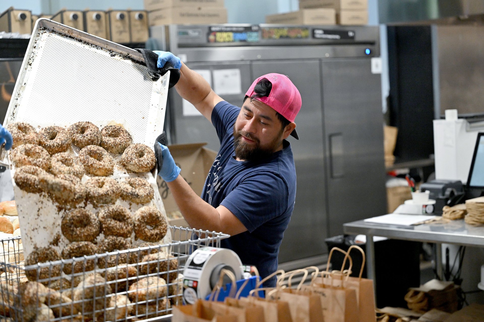 New York envisage d'interdire un additif à la farine qui donne aux bagels et pizzas leur texture caractéristique.
