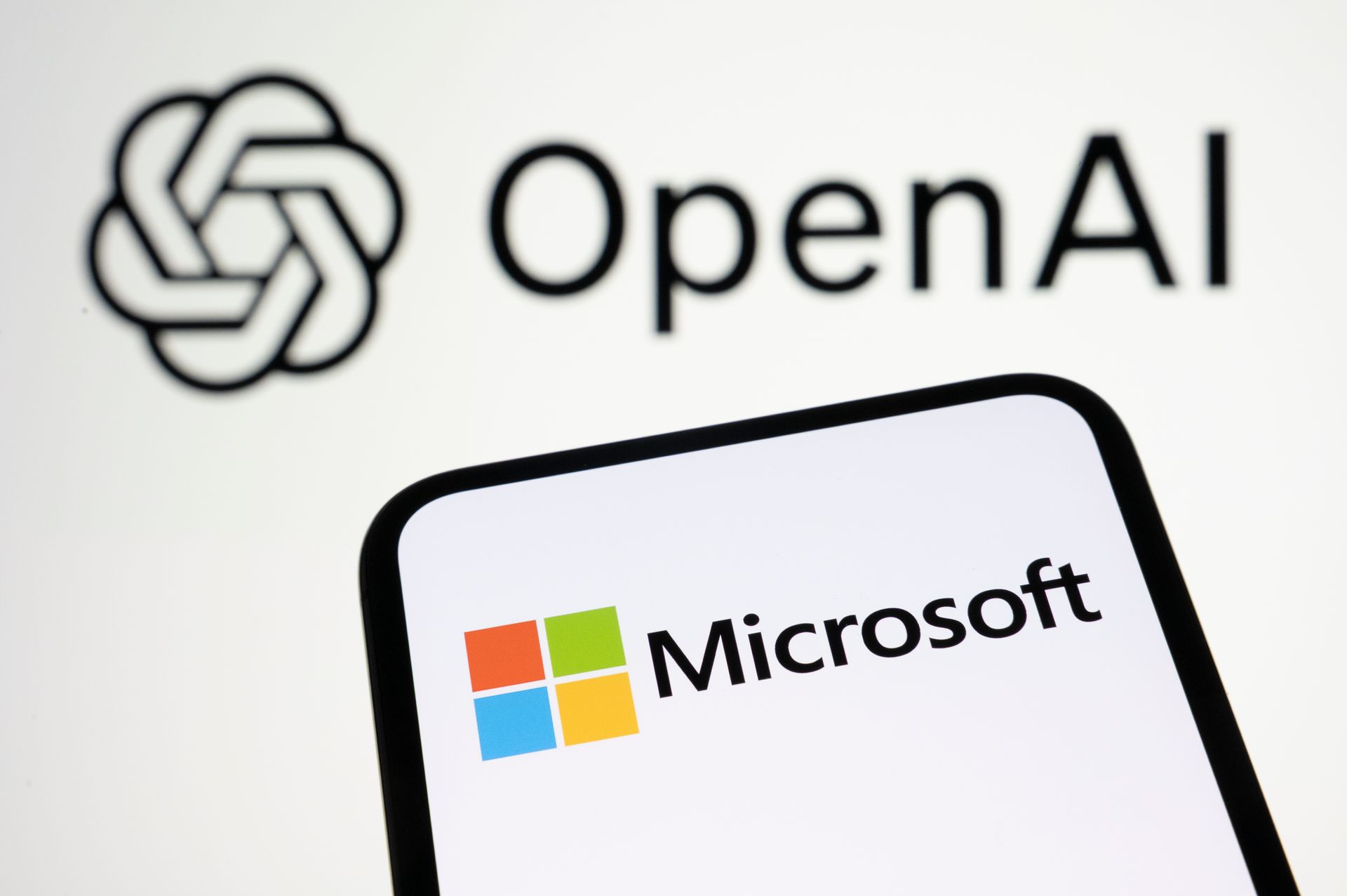 OpenAI-Memo besagt, dass die Partnerschaft mit Microsoft seine Fähigkeit einschränkte, mit anderen Cloud-Anbietern zusammenzuarbeiten.