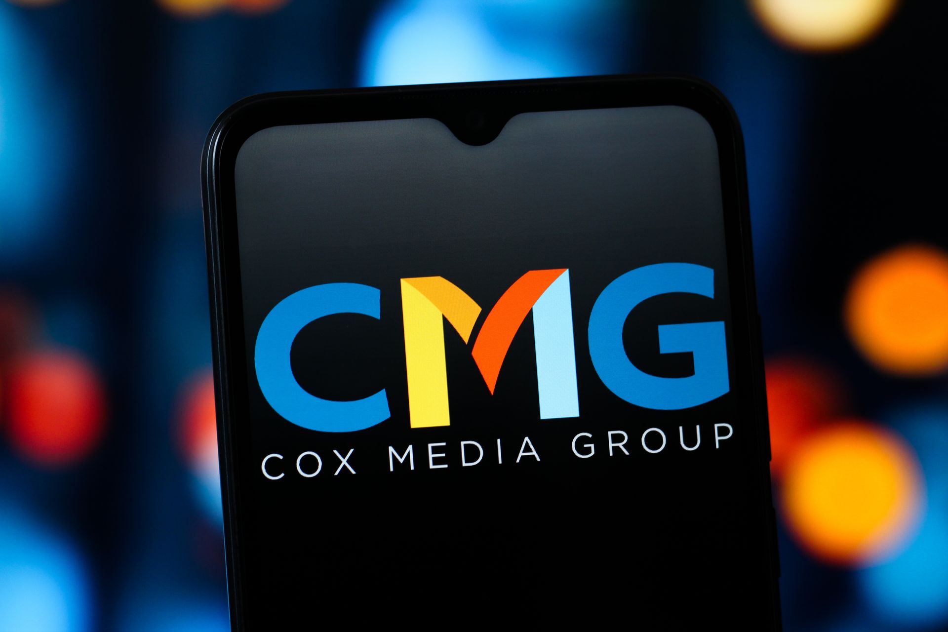 Cox Media Group verse 880 000 $ pour régler des accusations de la FTC concernant un service publicitaire d'IA fictif.