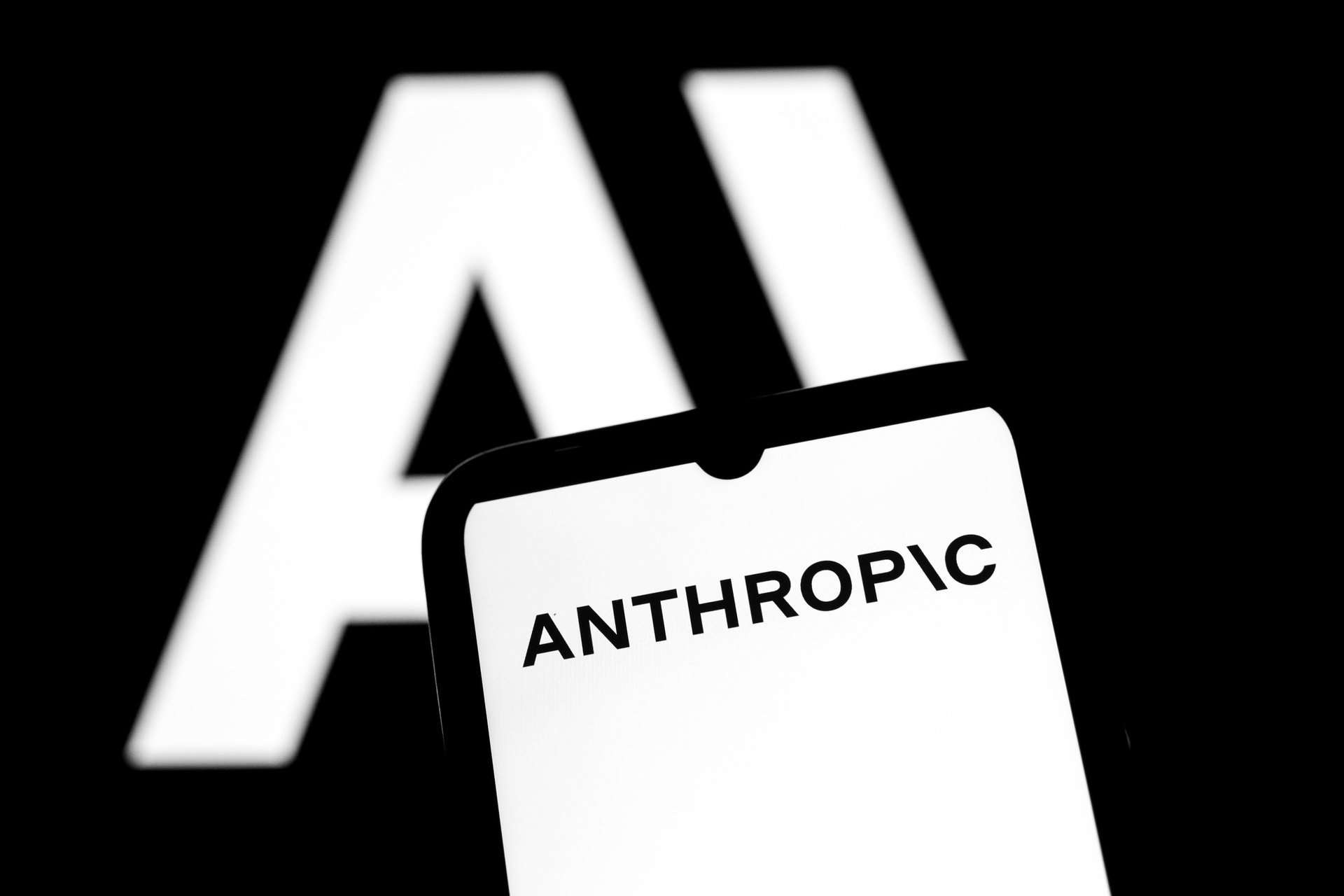Anthropic a signé un bail de 20 ans pour le centre de données d'un ancien mineur de crypto-monnaies.