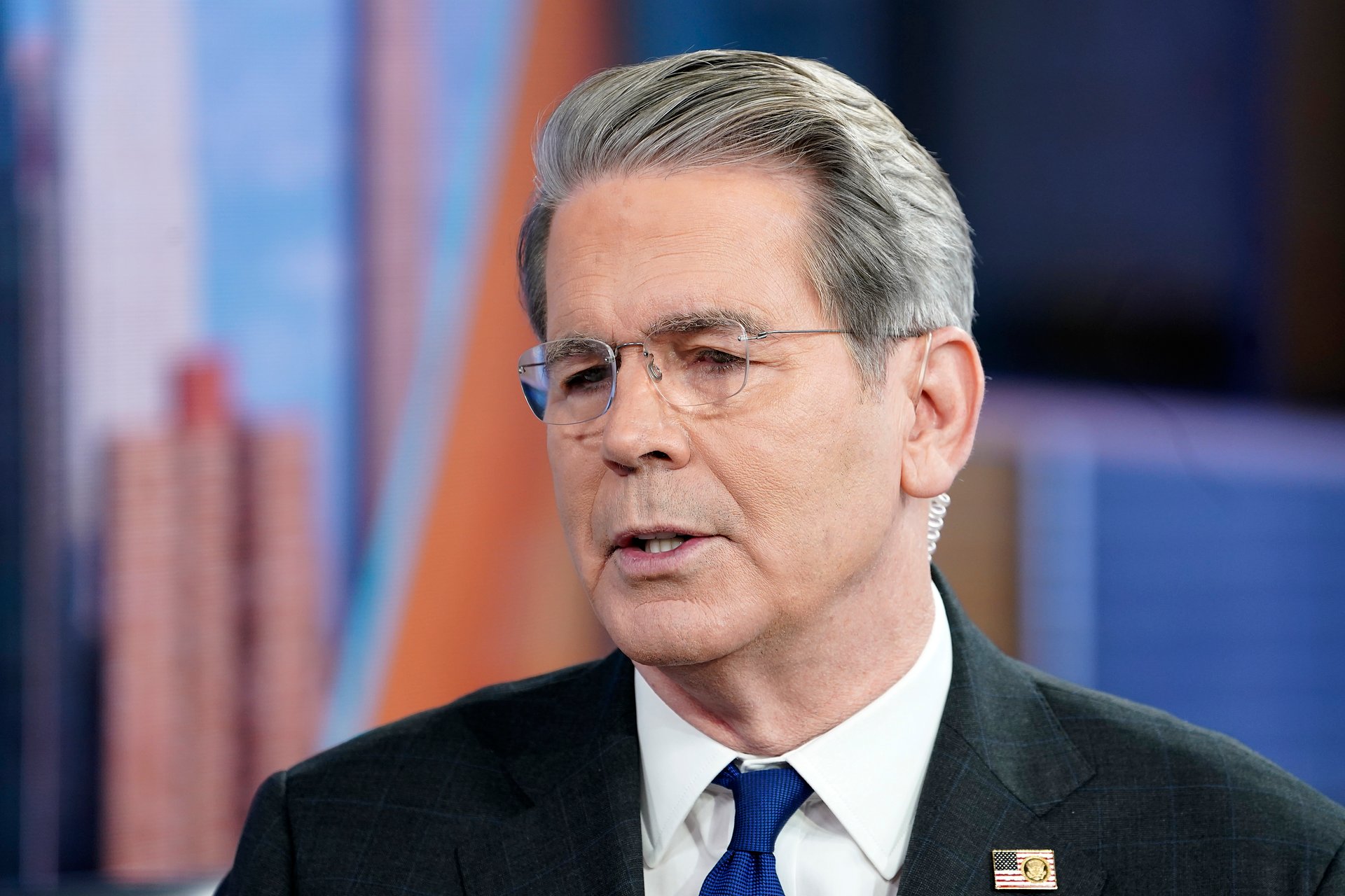 Scott Bessent exhorte à faire confiance à la Chine malgré les doutes renouvelés concernant l'accord commercial.