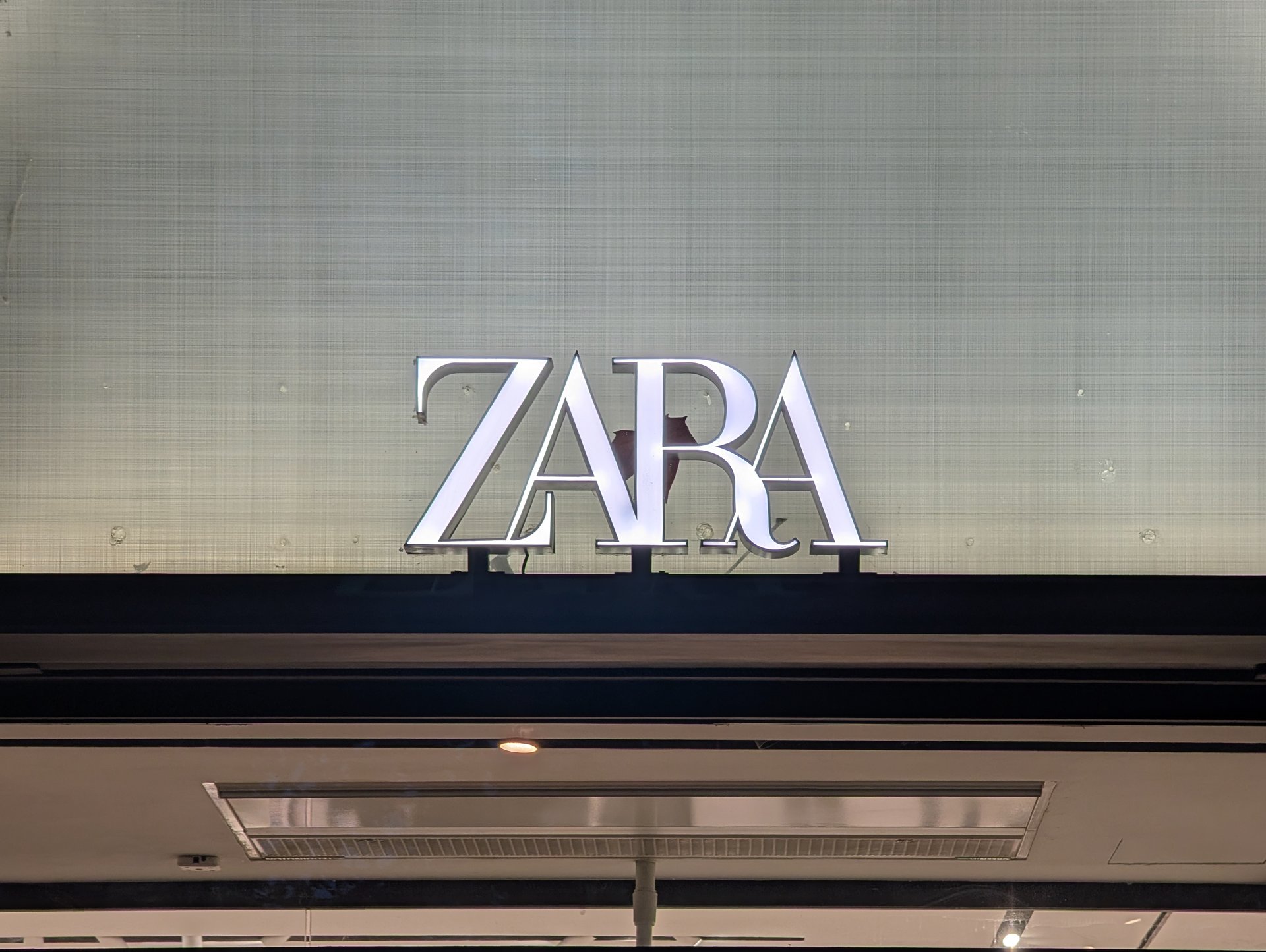Les ventes estivales d'Inditex, propriétaire de Zara, augmentent fortement. L'action monte en flèche.