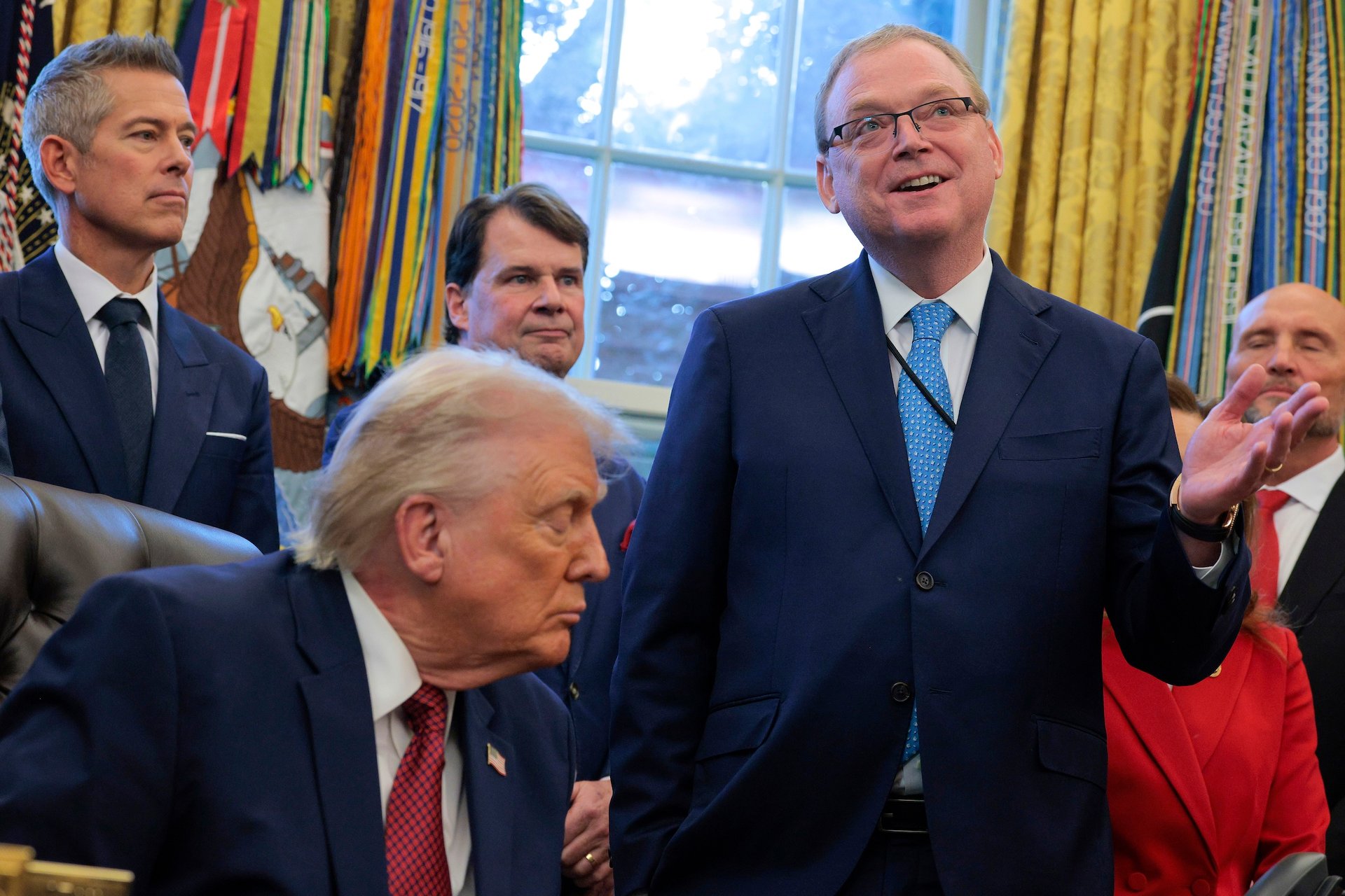 Kevin Hassett dit que Trump n'influencerait pas la Fed sur les taux d'intérêt s'il en était le président.