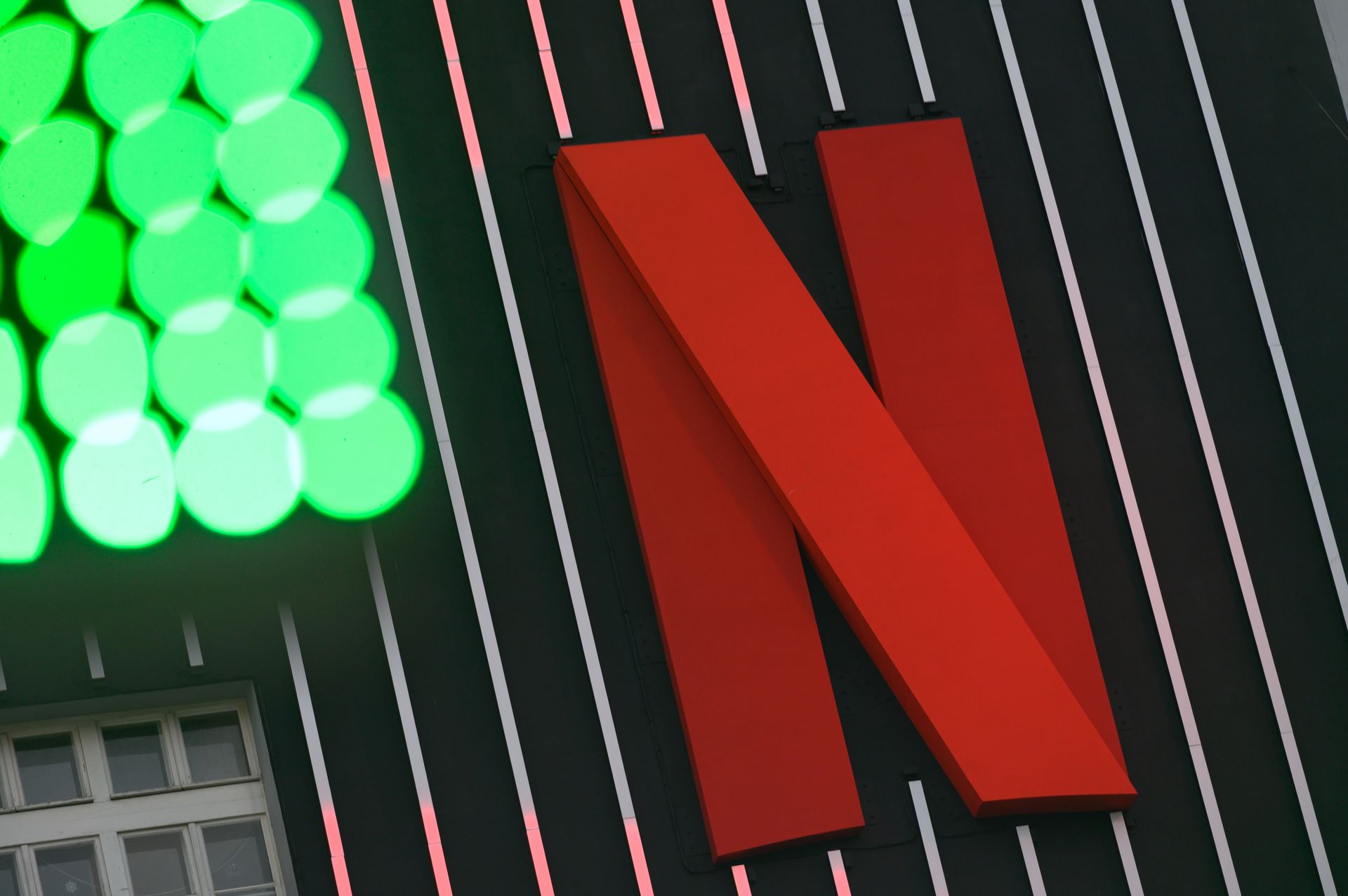 Netflix se aleja de Warner Bros., y a los inversores les encanta.