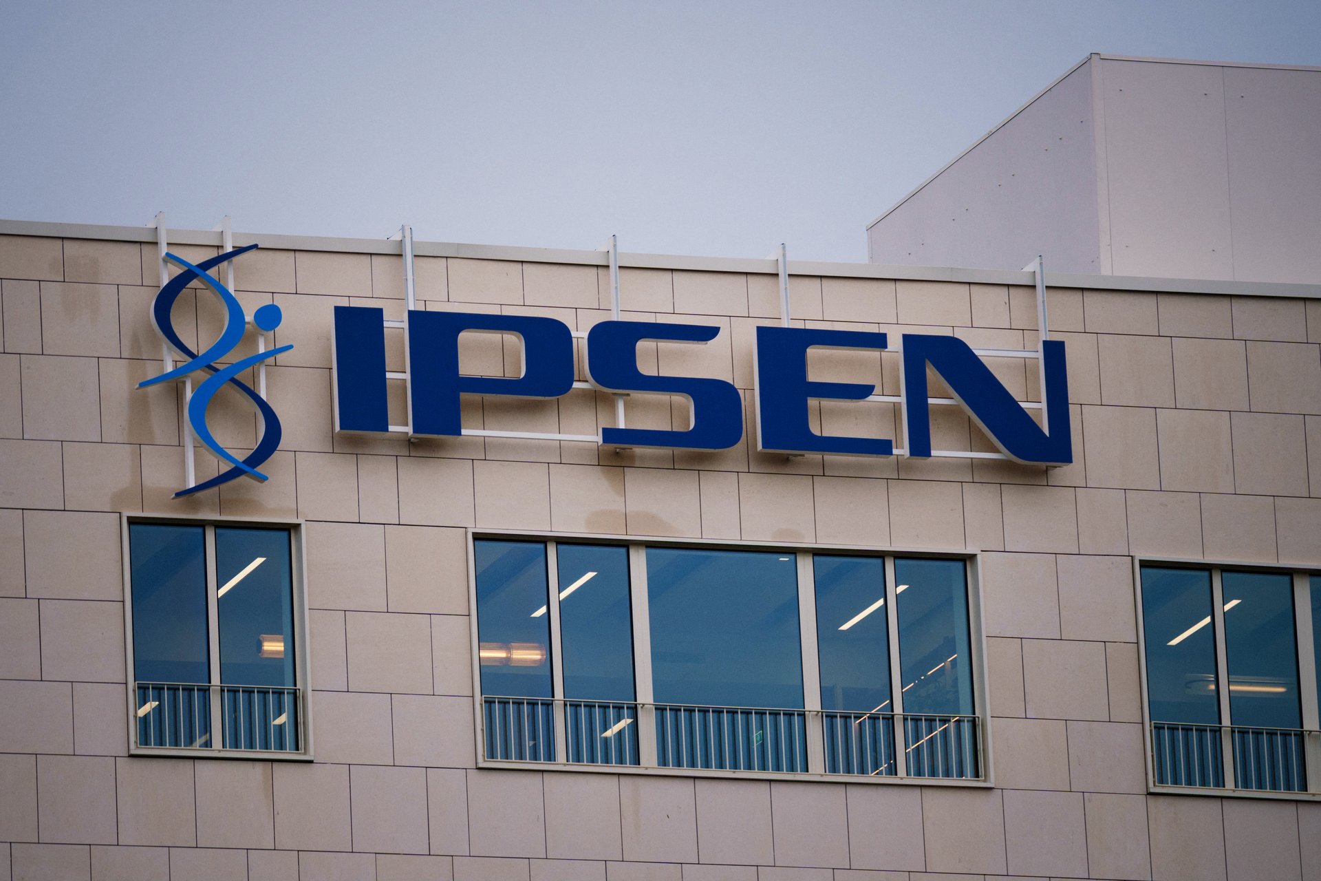 Ipsen acquiert une biotech suisse pour un montant pouvant atteindre 800 millions de dollars afin de traiter les infections liées aux greffes rénales.