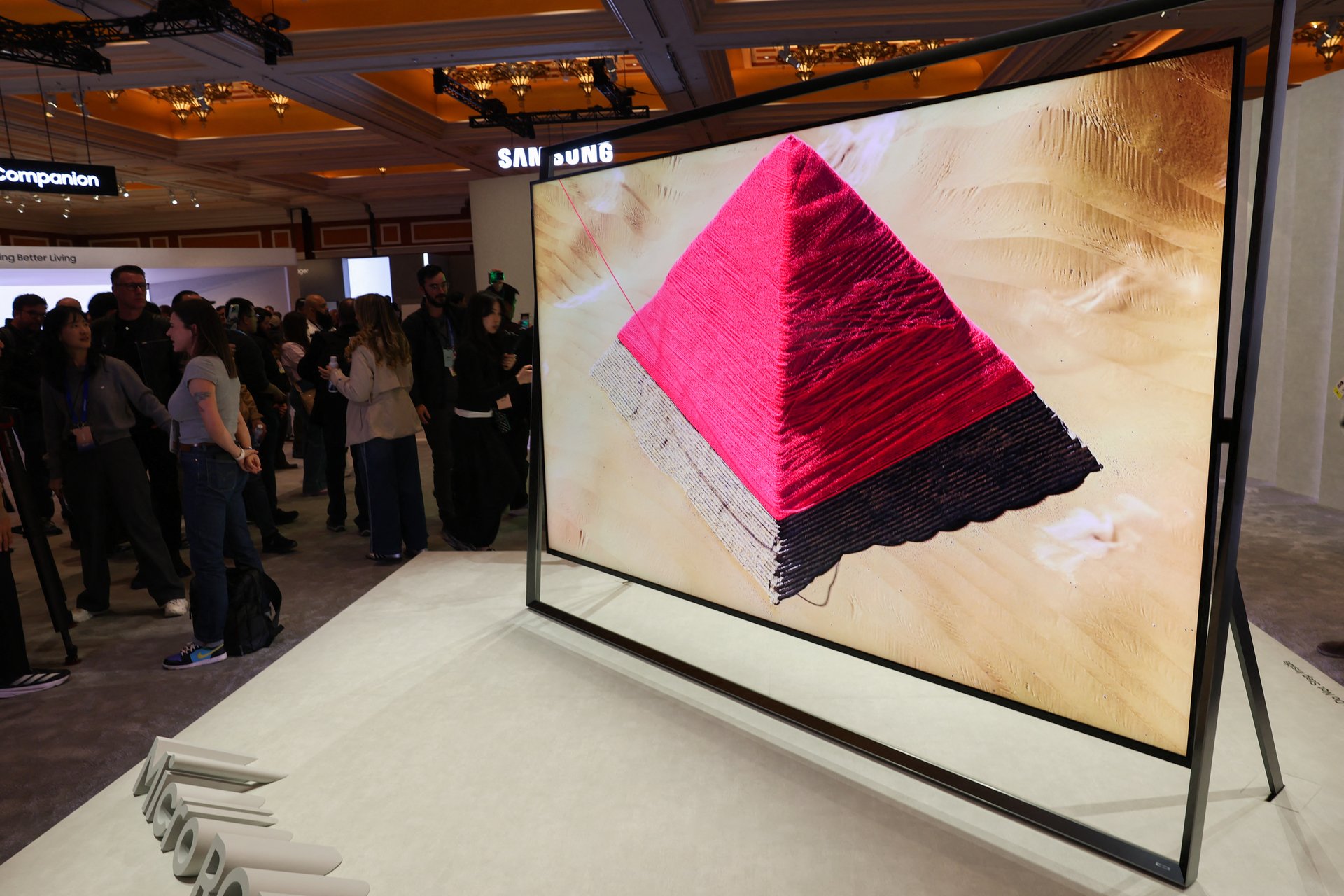 Samsung remplace son chef de la télévision par un vétéran du marketing alors que les rivaux chinois se rapprochent.