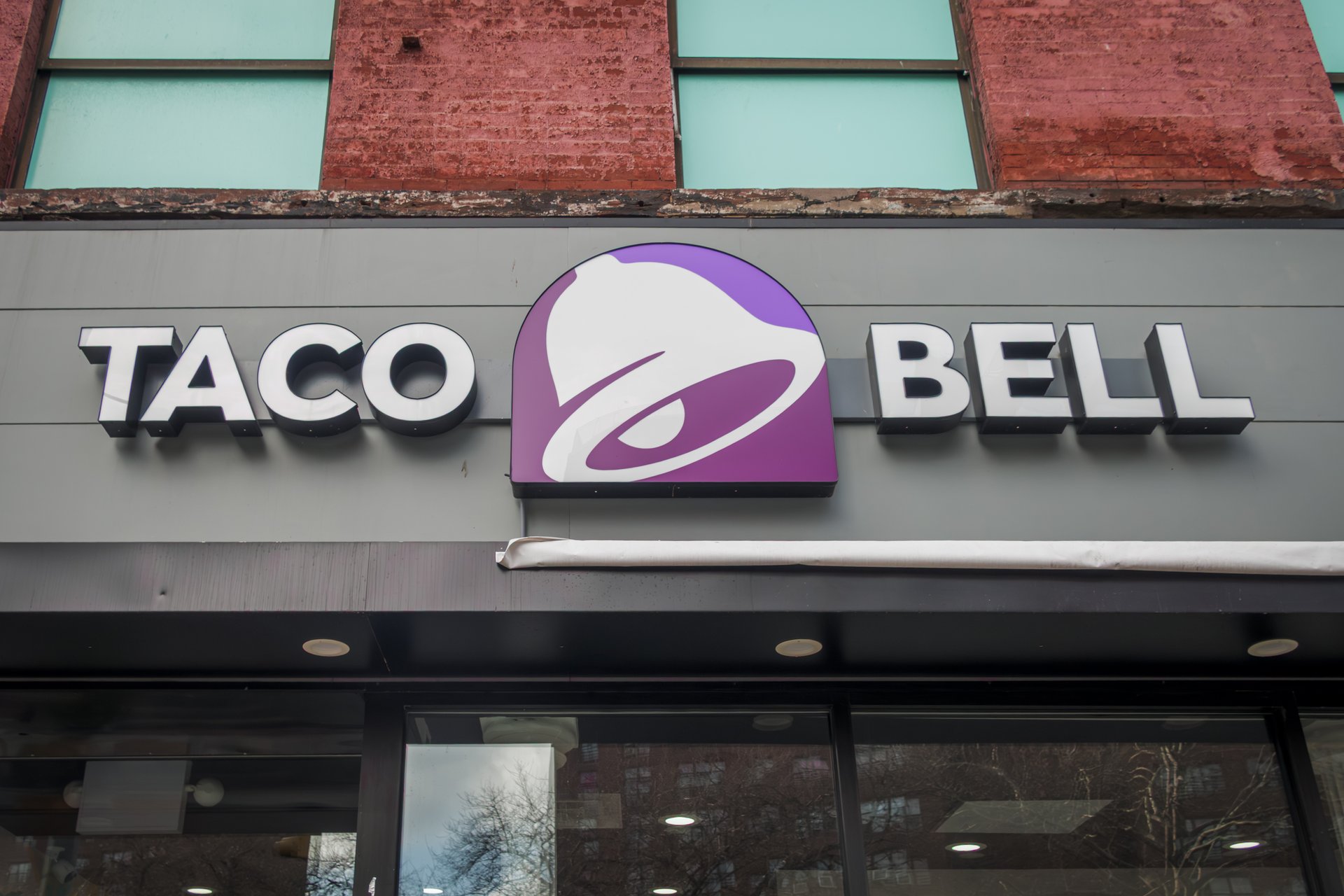 Taco Bell met du poulet sur la Mexican Pizza dans sa dernière initiative de menu.