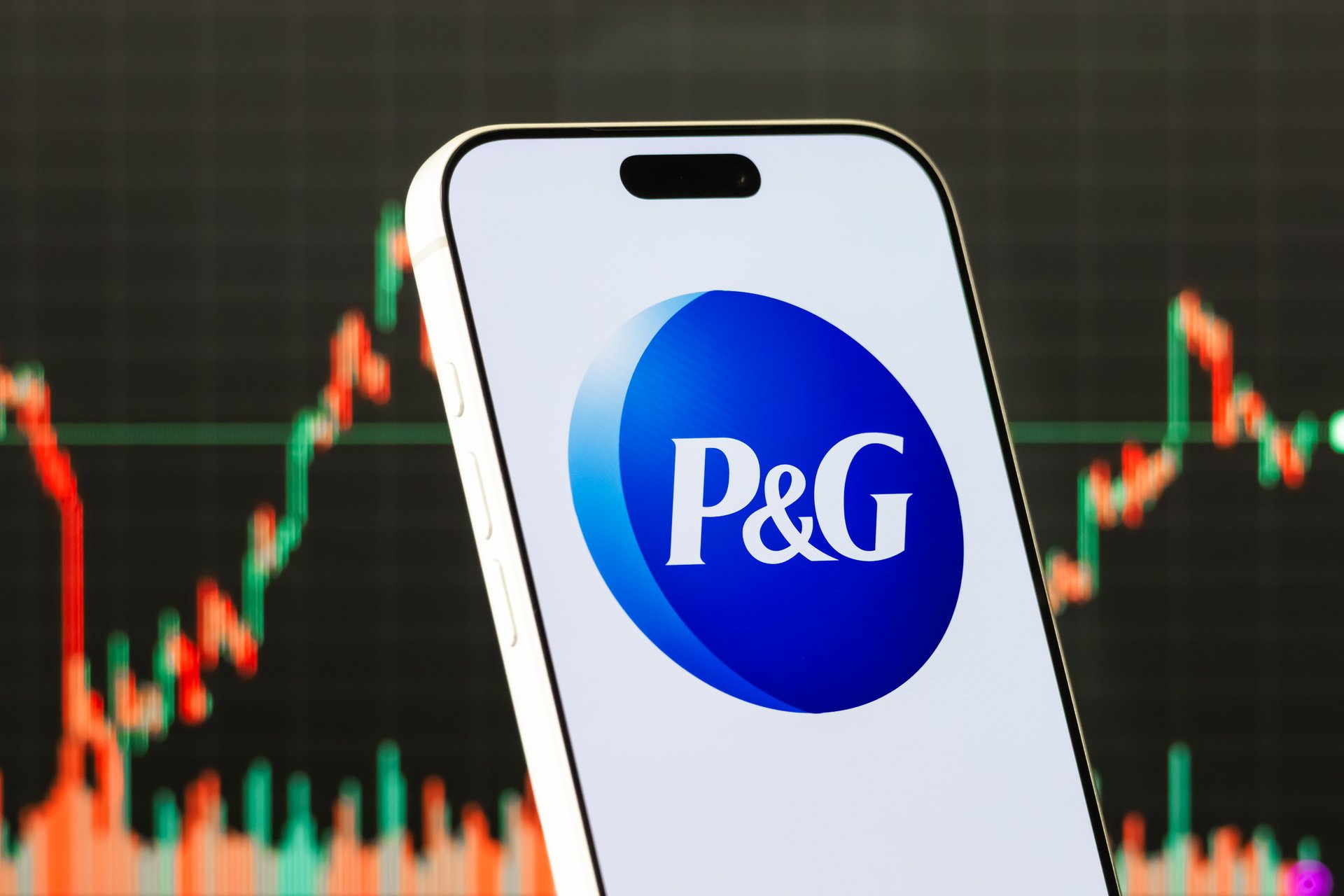 Procter & Gamble affiche une forte croissance des ventes mais met en garde contre les impacts des tarifs douaniers.