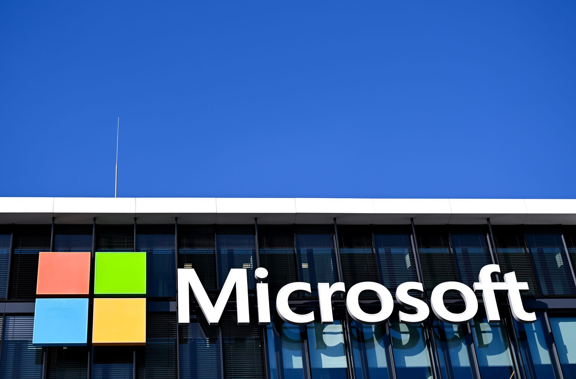Microsoft développe son propre modèle d'IA en desserrant ses liens avec OpenAI.