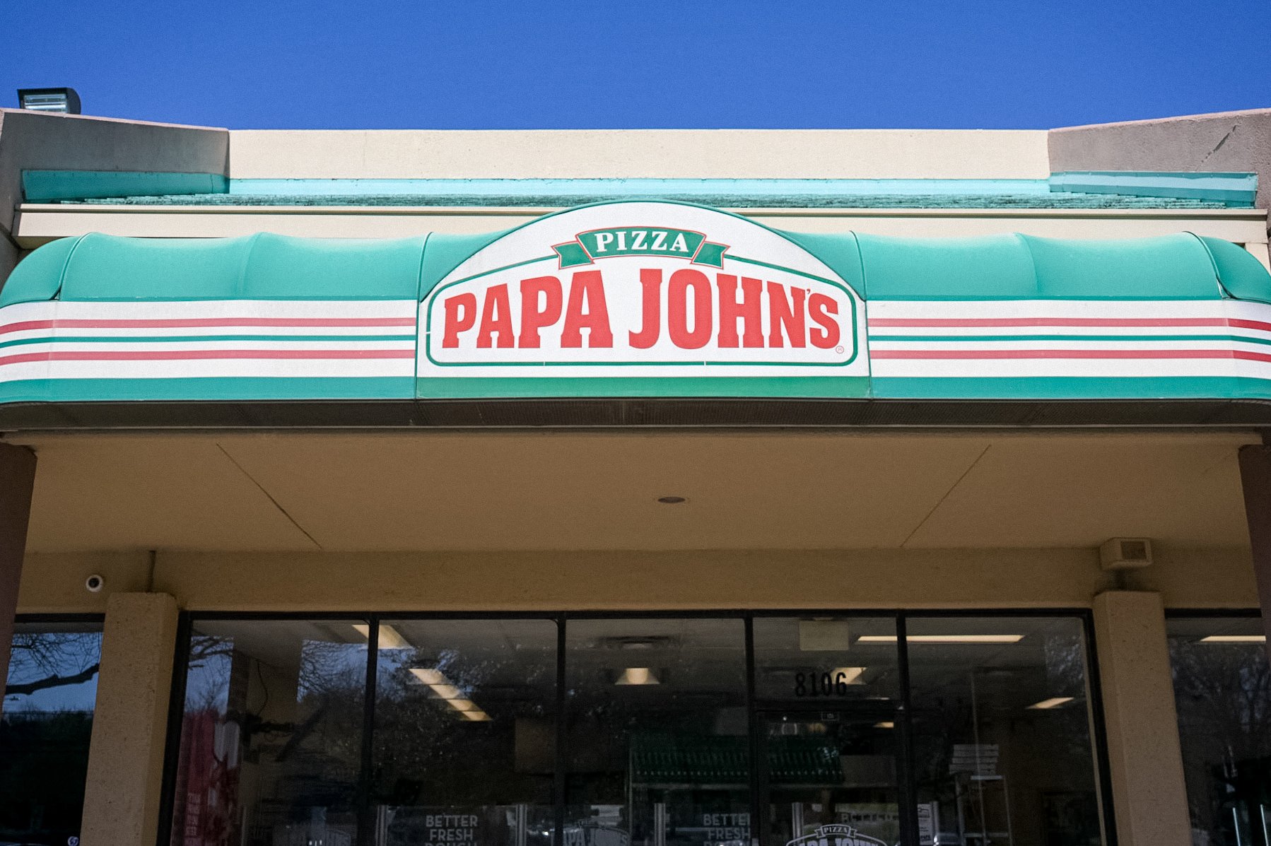 Papa Johns a enregistré des ventes en baisse alors que les consommateurs américains à court d'argent réduisent leurs dépenses en pizza.