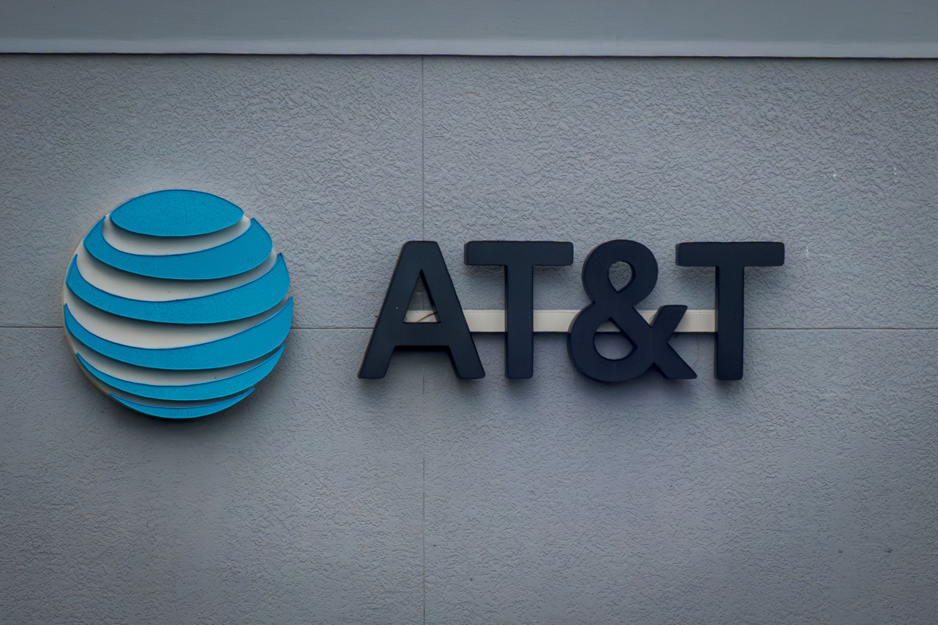 AT&T, T-Mobile, and Verizon are teaming up to wipe out wireless dead zones