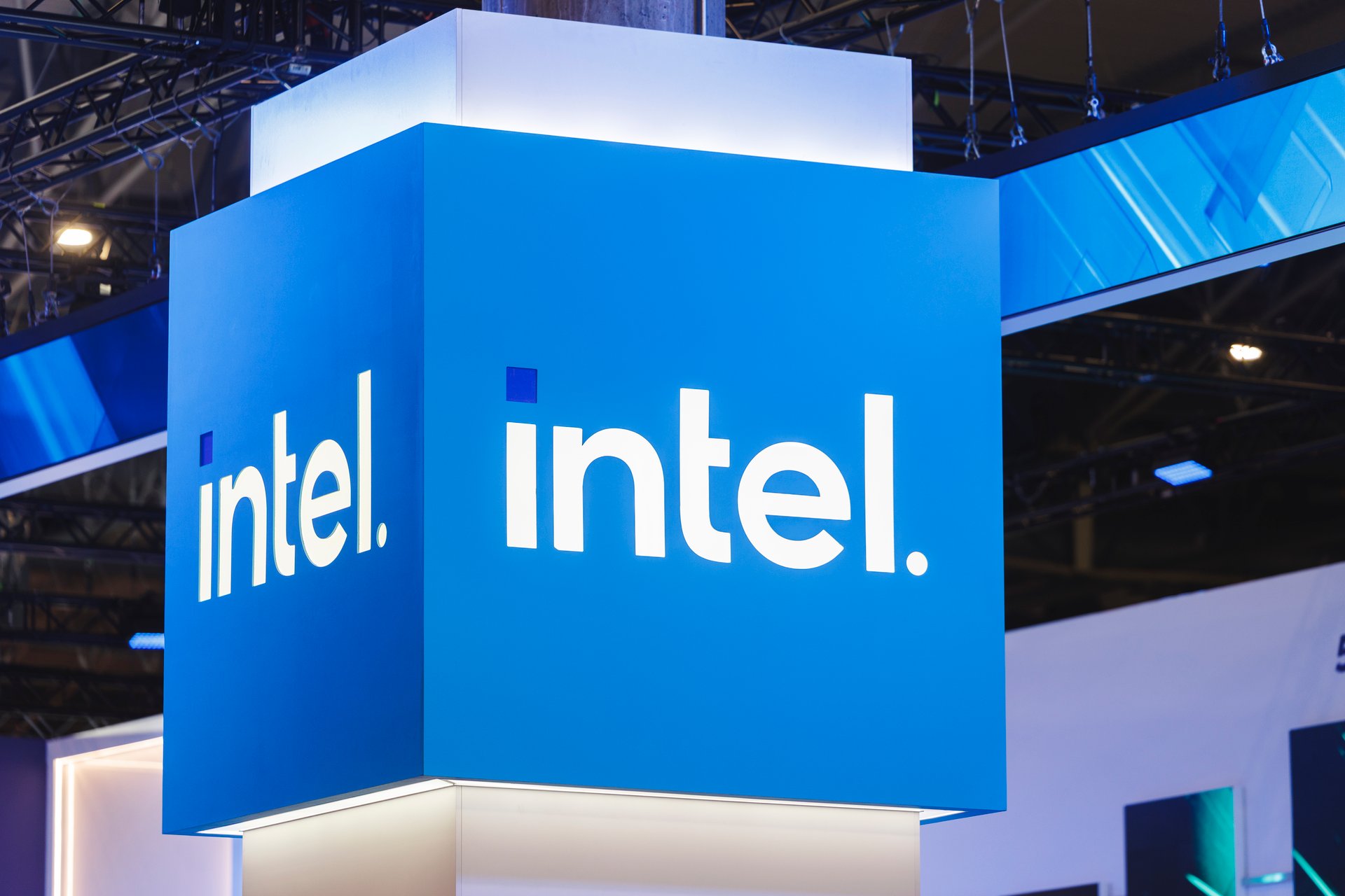 Les revenus des centres de données et de l'IA d'Intel augmentent de 22 % et les ventes trimestrielles dépassent les estimations de Wall Street.