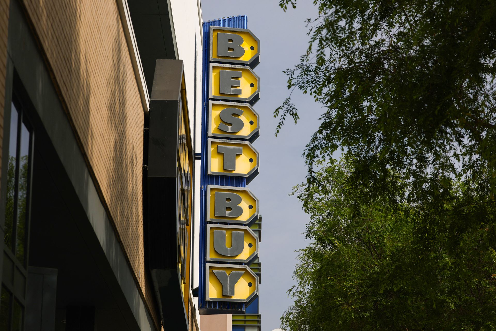 Best Buy is replacing its CEO with a longtime company insider