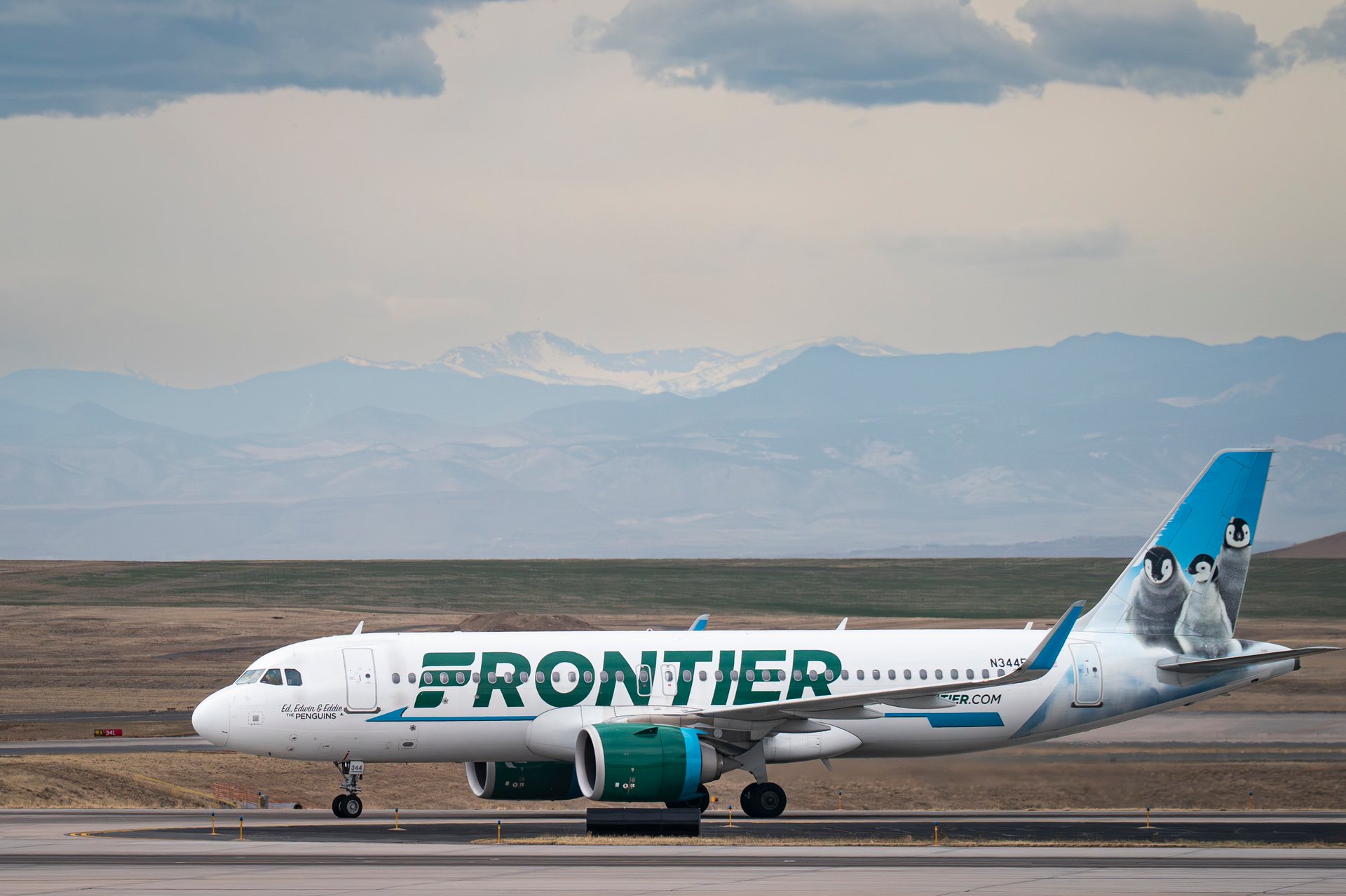 Frontier Airlines is finally getting in-flight Wi-Fi through a deal with Starlink