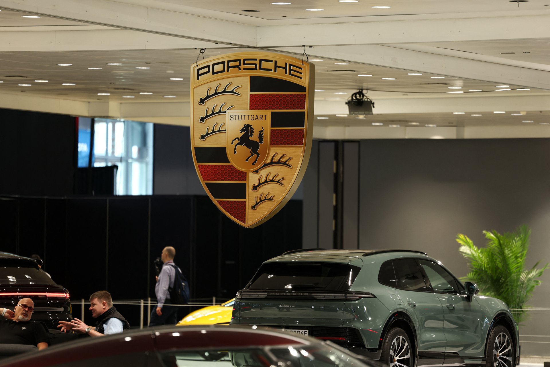 Les bénéfices de Porsche ont chuté de plus de 20 % en raison de ventes faibles qui ont pesé sur les résultats.