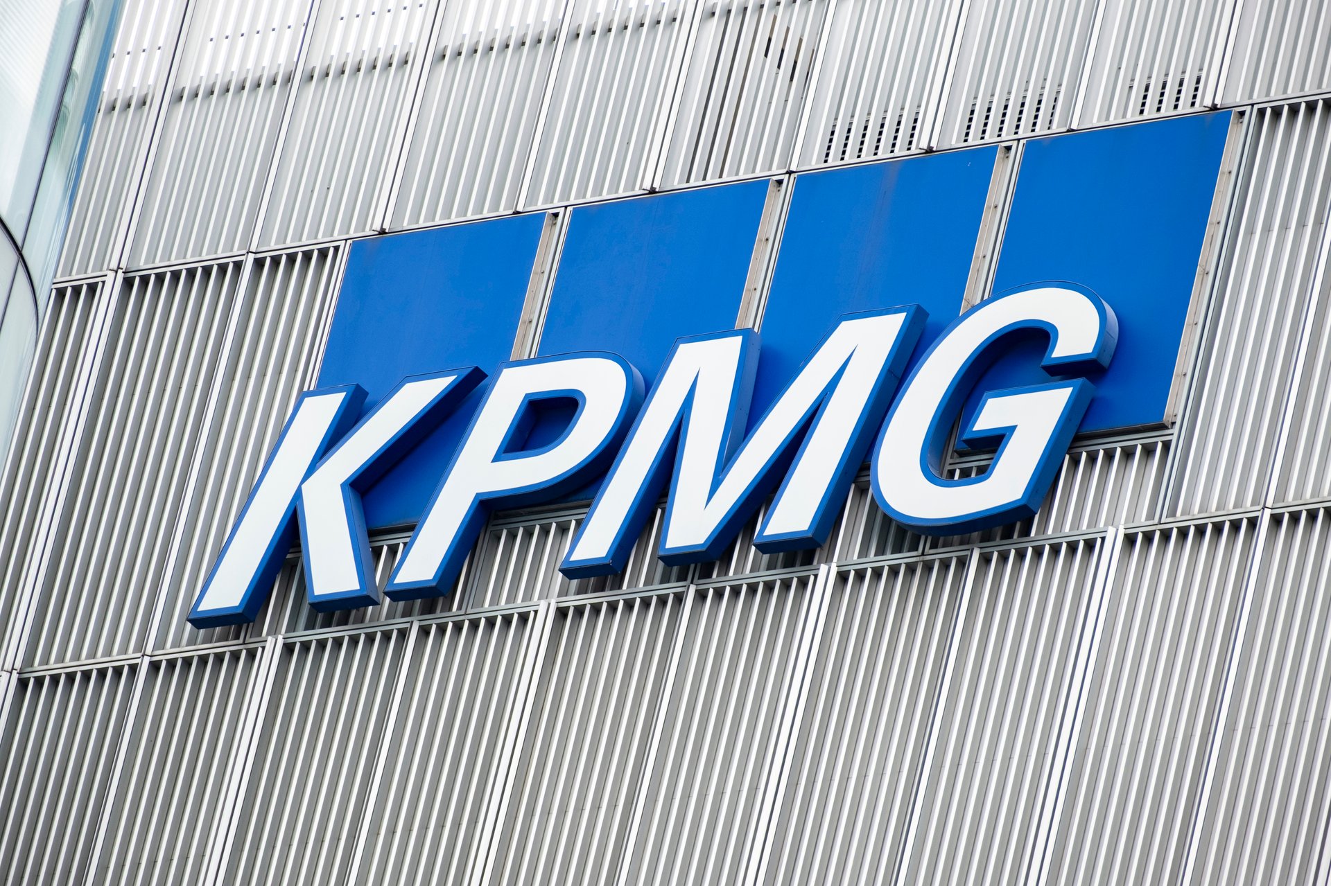 KPMG réduit de 10 % ses associés en audit aux États-Unis après l'échec de l'incitation au départ anticipé.