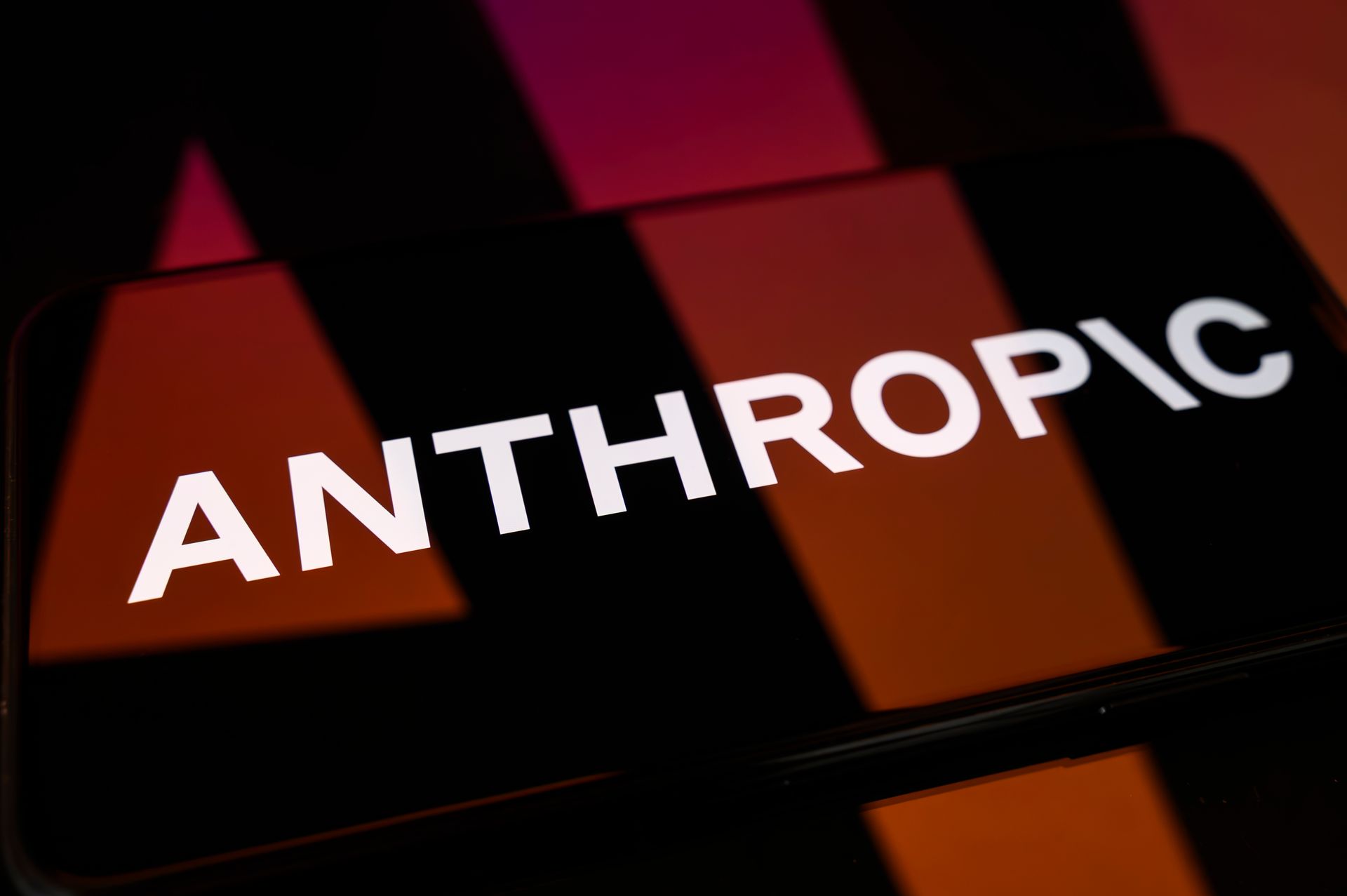 Unbefugte Nutzer drangen in das eingeschränkte Mythos-AI-Cybersicherheitsmodell von Anthropic ein.