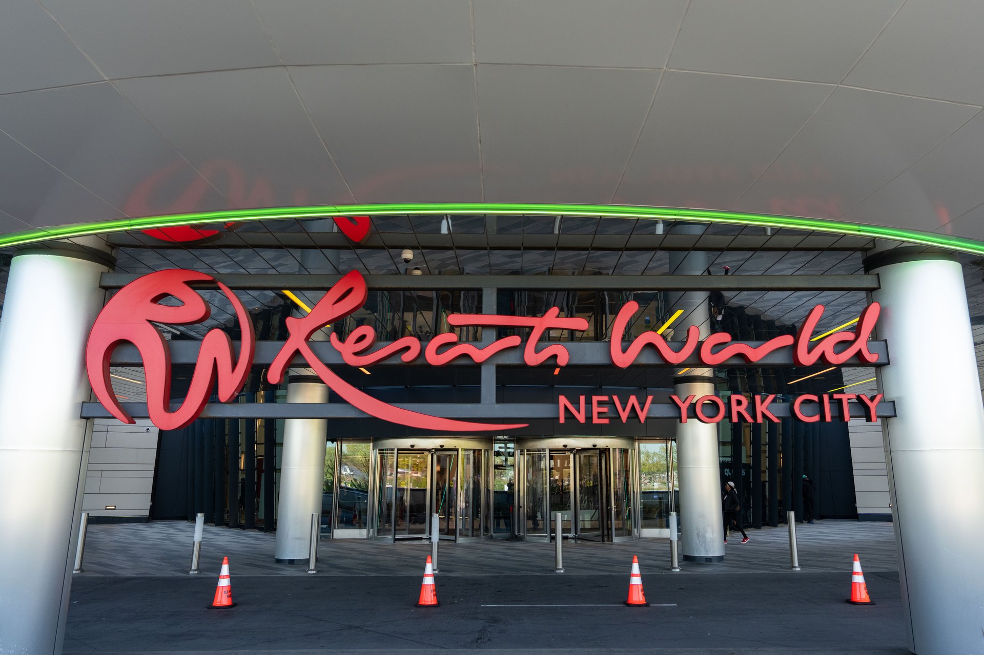 Resorts World a lancé le premier casino à grande échelle de New York avec des jeux de table en direct.