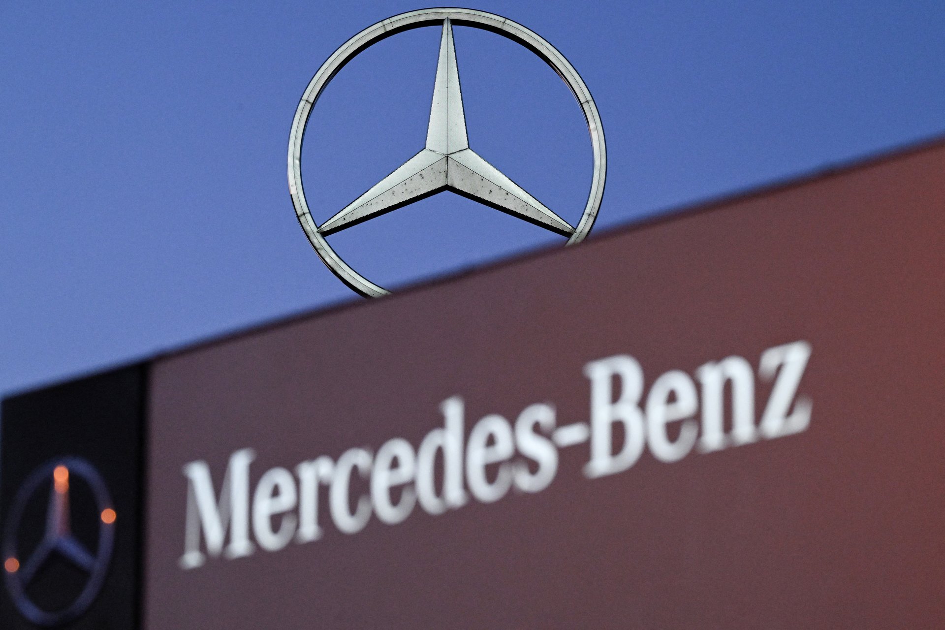 Un projet de loi du Sénat ciblant la propriété automobile chinoise pourrait retirer Mercedes-Benz des routes américaines.
