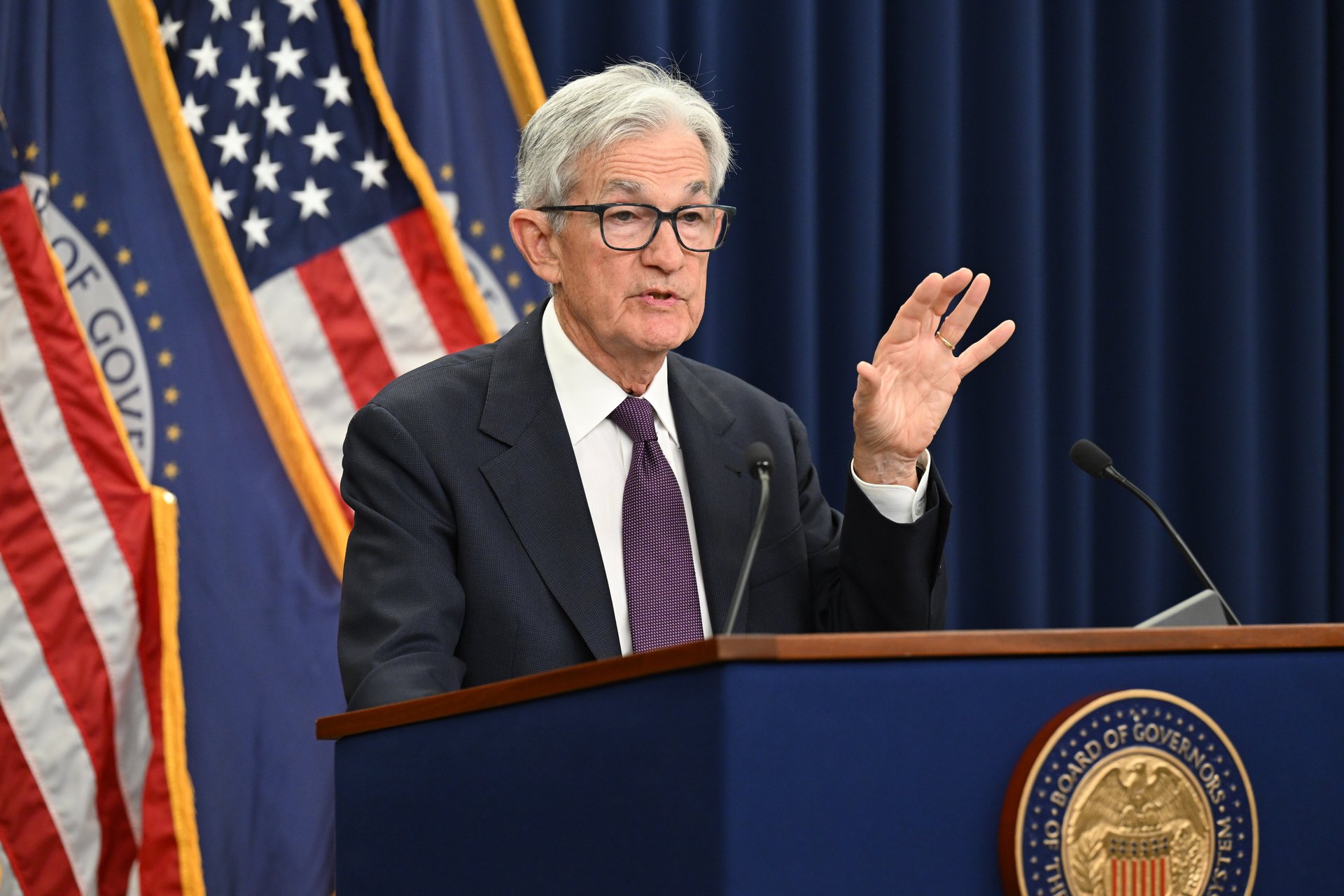 Powell reste président par intérim de la Fed pendant que Kevin Warsh attend sa prestation de serment.