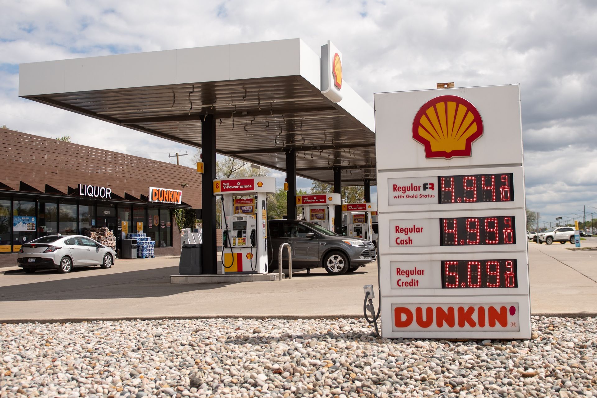 U.S. gas prices surge past $4.50 a gallon as the Iran war grinds on