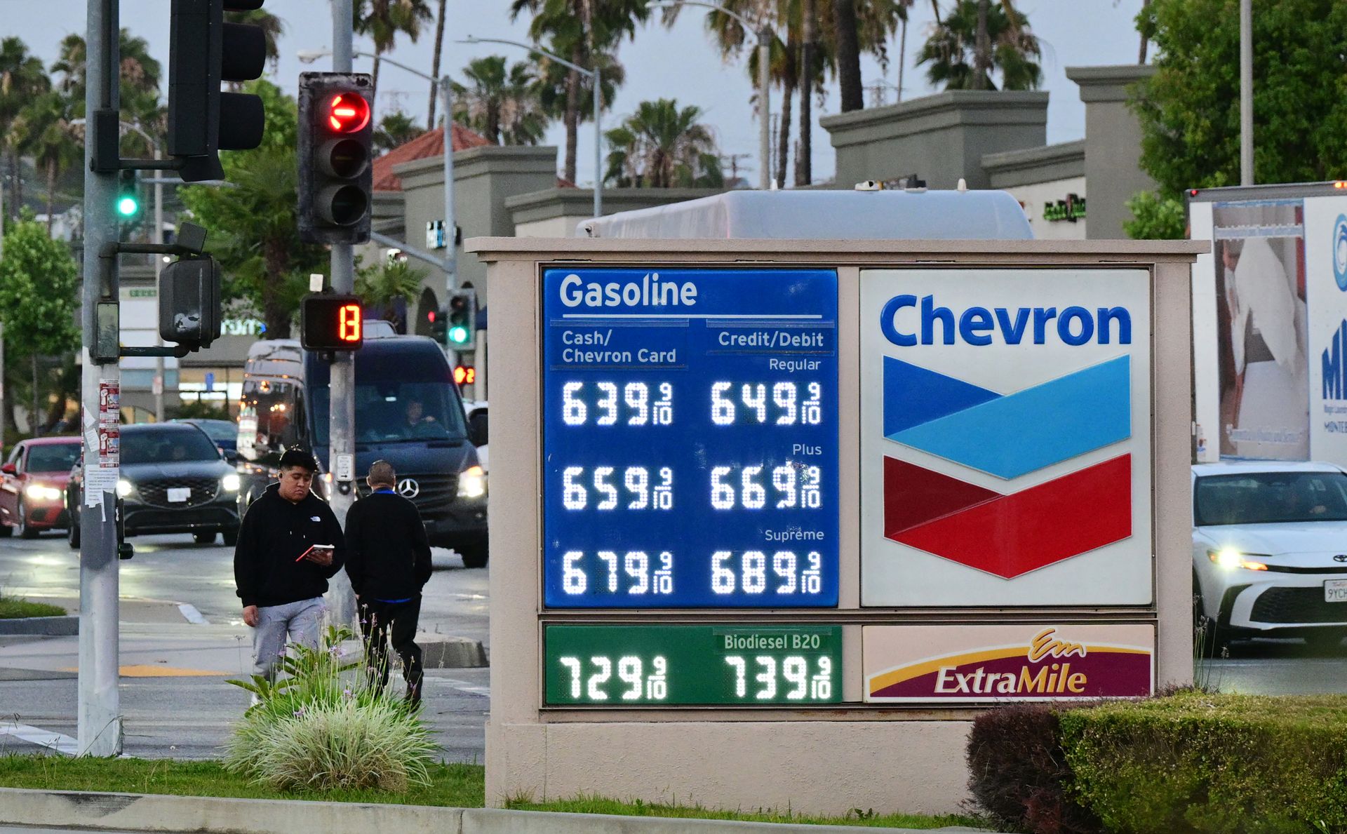 Chevron is signing preliminary deals to invest in Iraqi oil fields and bypass the Strait of Hormuz