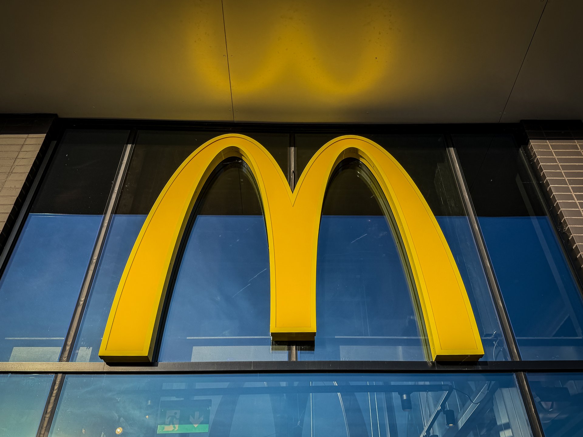 McDonald's affiche de meilleures ventes grâce aux repas économiques qui ramènent les clients.