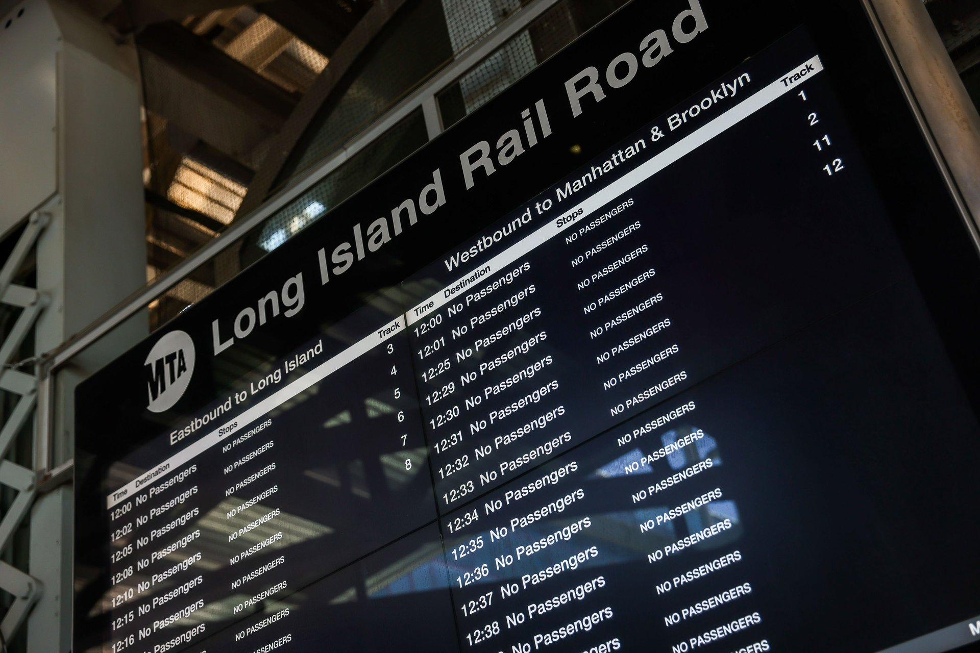 Le Long Island Rail Road reprend le service après un accord qui a mis fin à une grève de 3 jours.