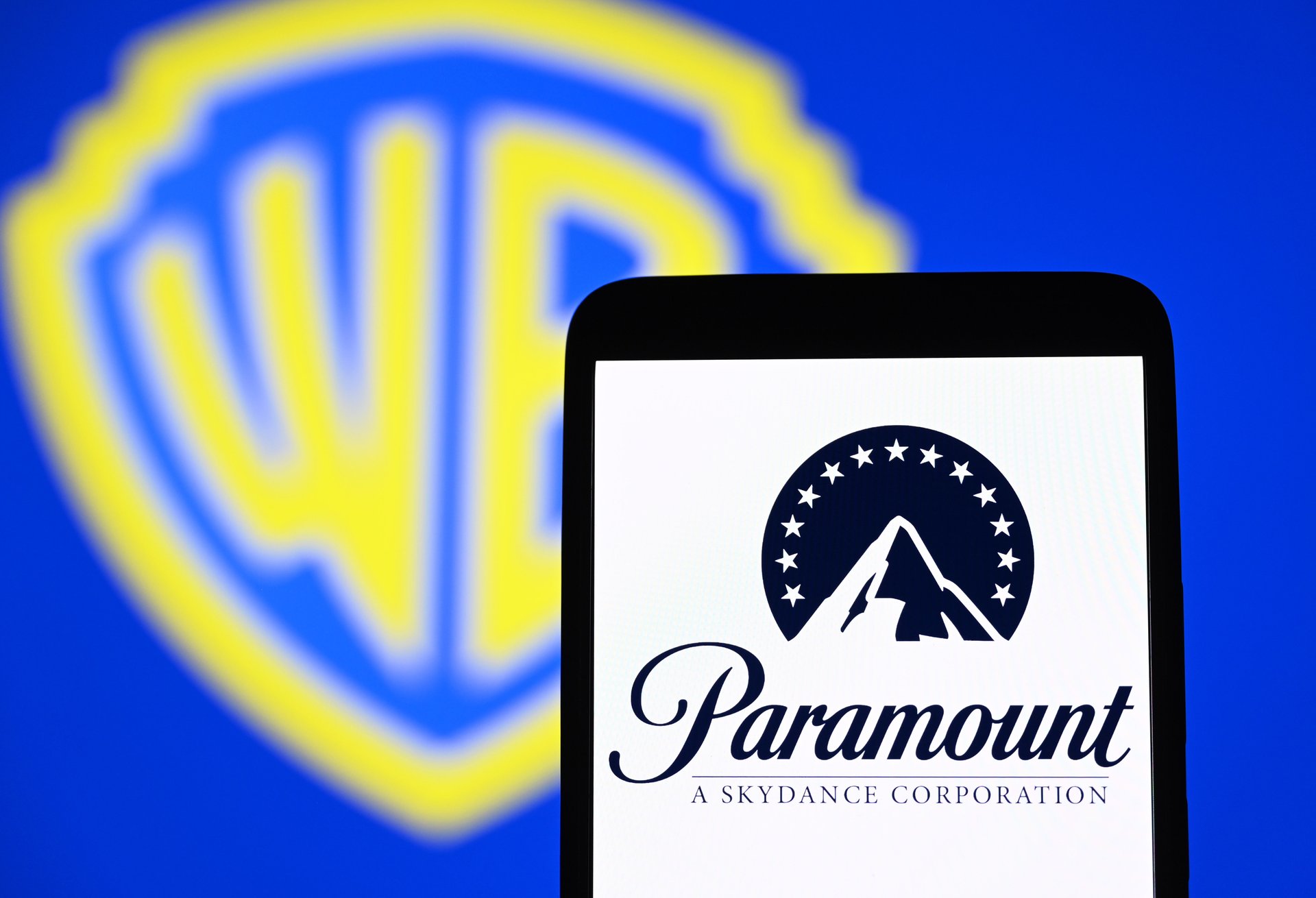 Douze États intentent un procès pour bloquer la fusion de 110 milliards de dollars de Paramount avec Warner Bros.