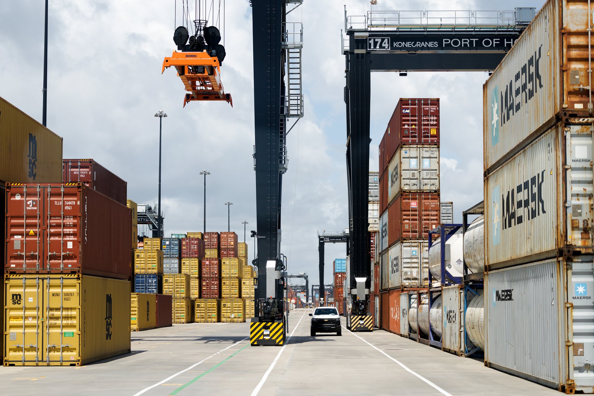 Le déficit commercial des États-Unis a atteint un sommet en 14 mois, les dépenses en IA ayant entraîné des importations record.