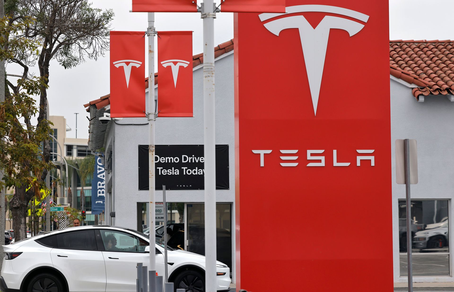 Les revenus de Tesla ont augmenté de 26%, mais les bénéfices n'ont pas atteint les attentes de Wall Street.