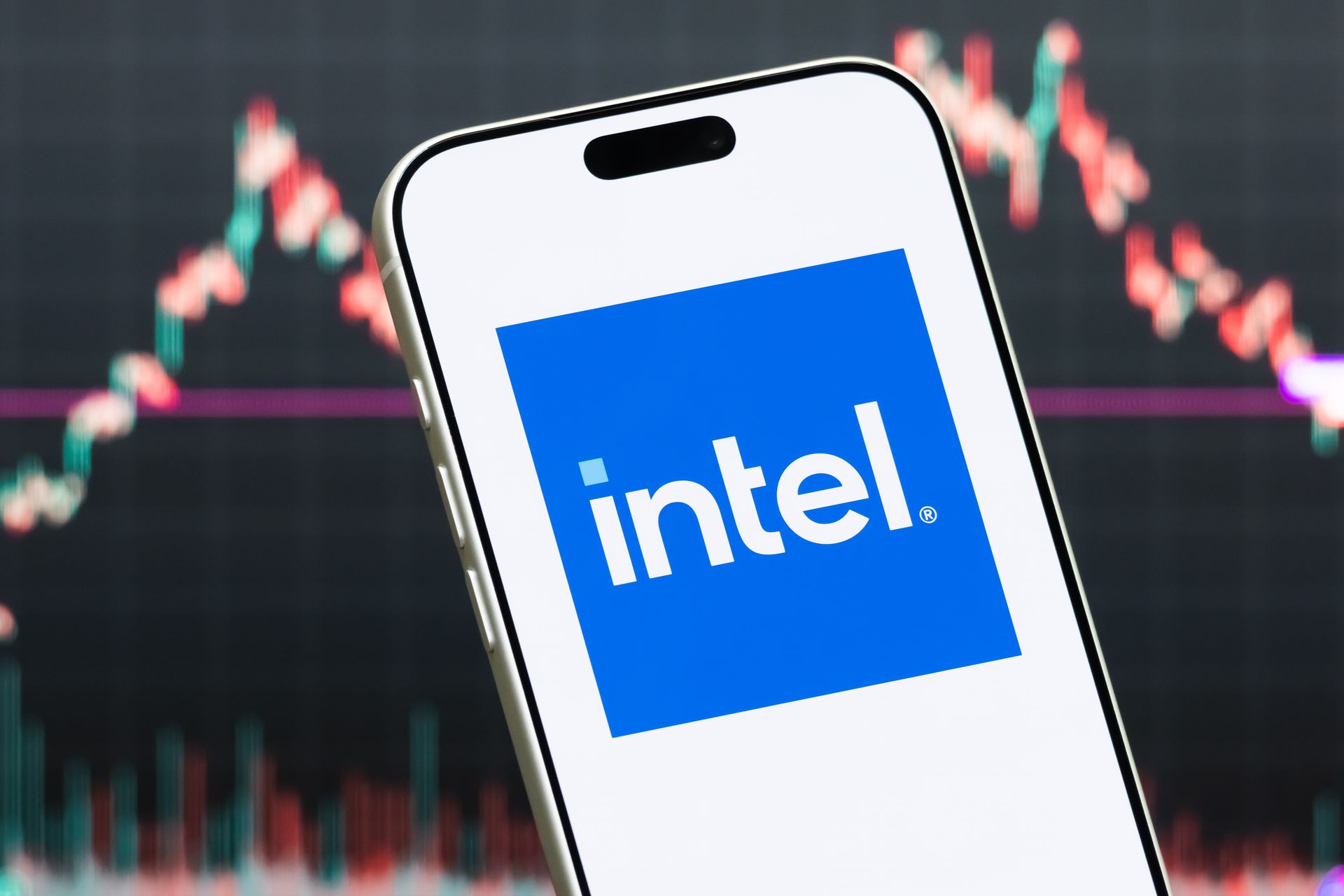 Intel's revenue surged 25% in second quarter, its fastest growth in 15 years