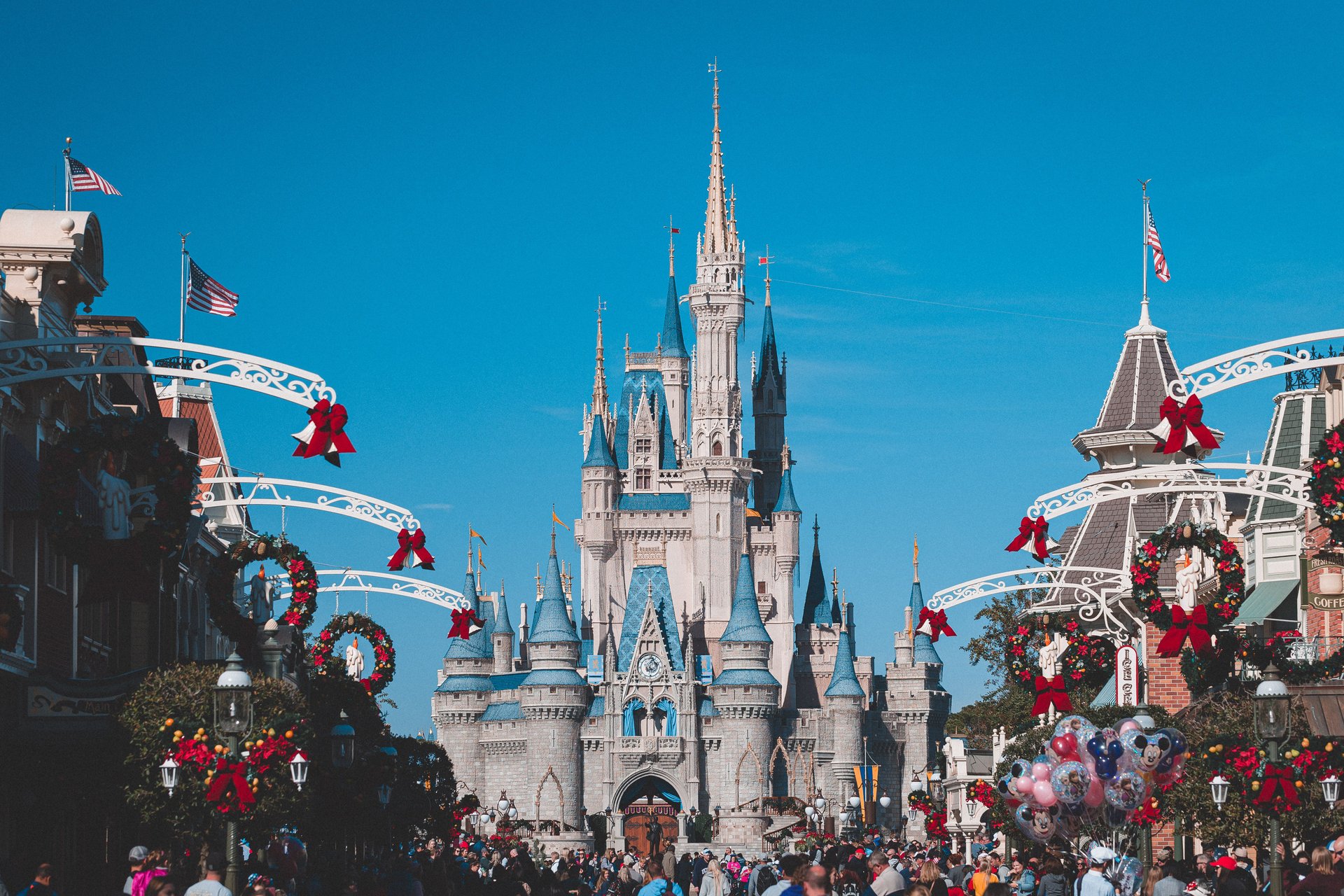 ABC de Disney a déposé ses renouvellements de licence de diffusion — mais a qualifié l'ordre de la FCC d'inconstitutionnel.