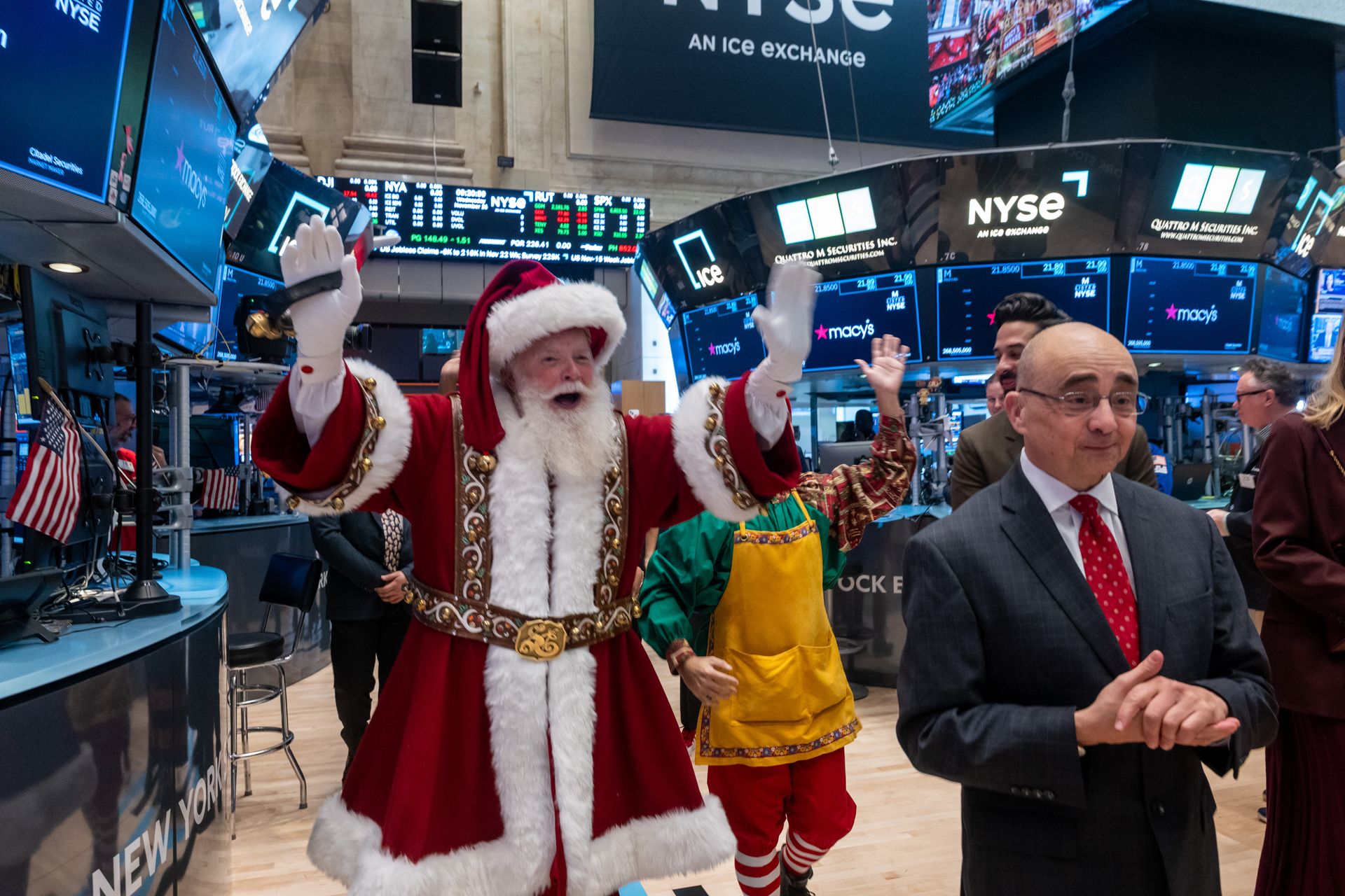 AI bubble fears are holding back a 'Santa Rally' in stocks, analyst says