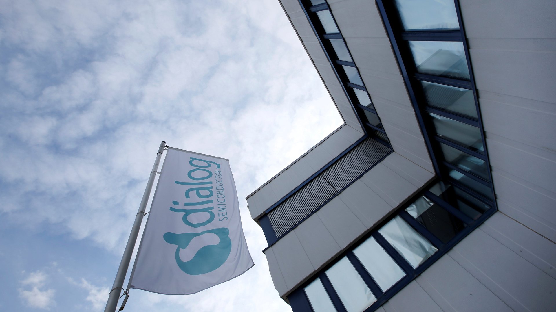 Chipmaker Dialog rakes in record revenue, surviving another quarter with Apple as its biggest customer