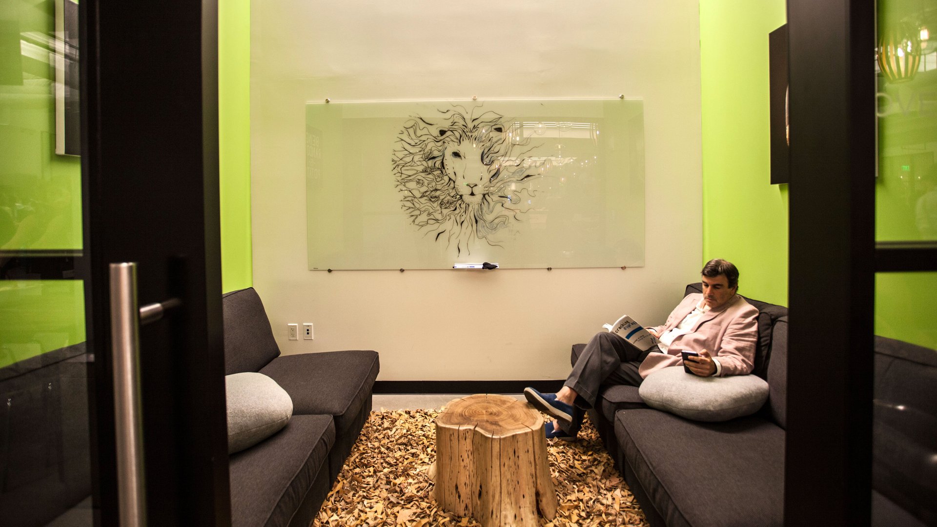 Office space is so scarce in San Francisco that startups are fighting to work at the mall