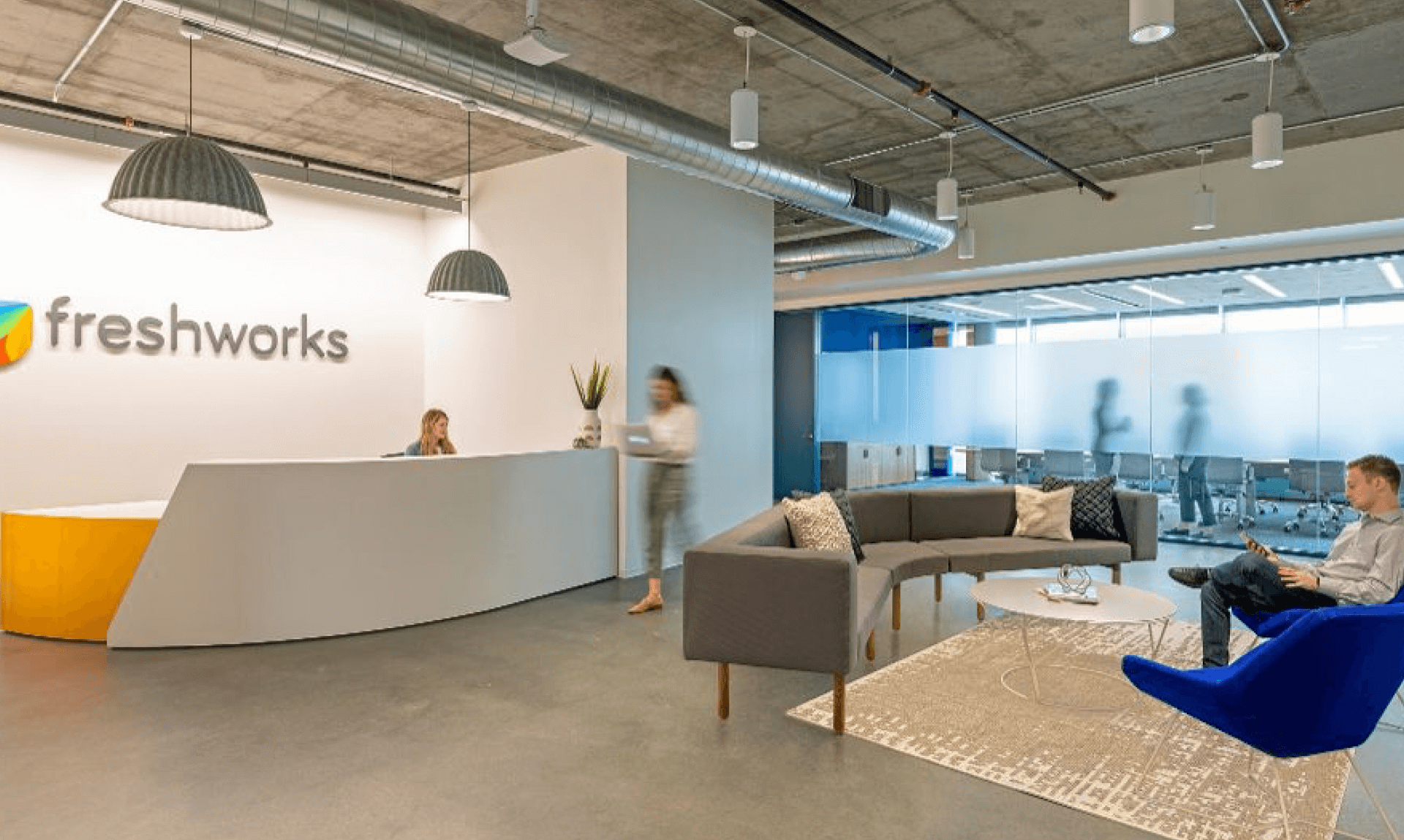 Freshworks supprime 500 emplois alors que l'IA écrit plus de la moitié de son code.