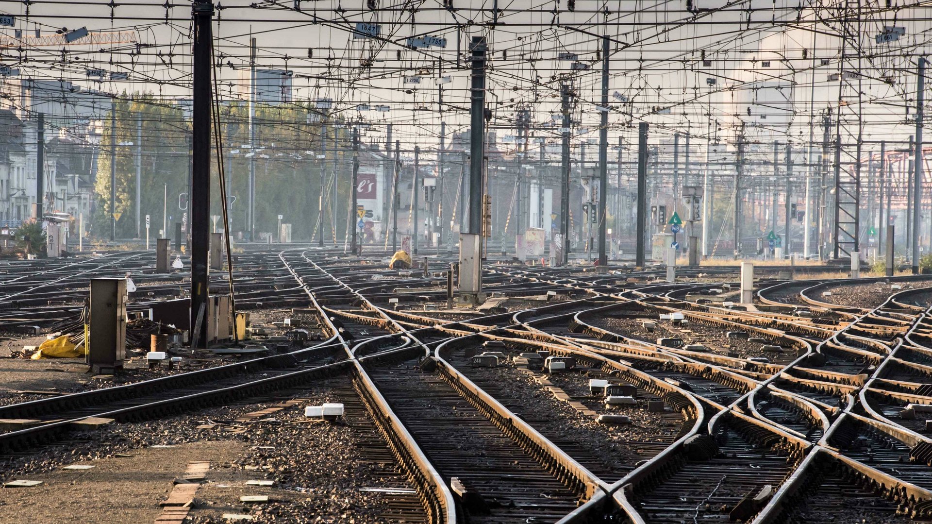 Siemens agrees to buy UK railway business, while shedding a non-core business