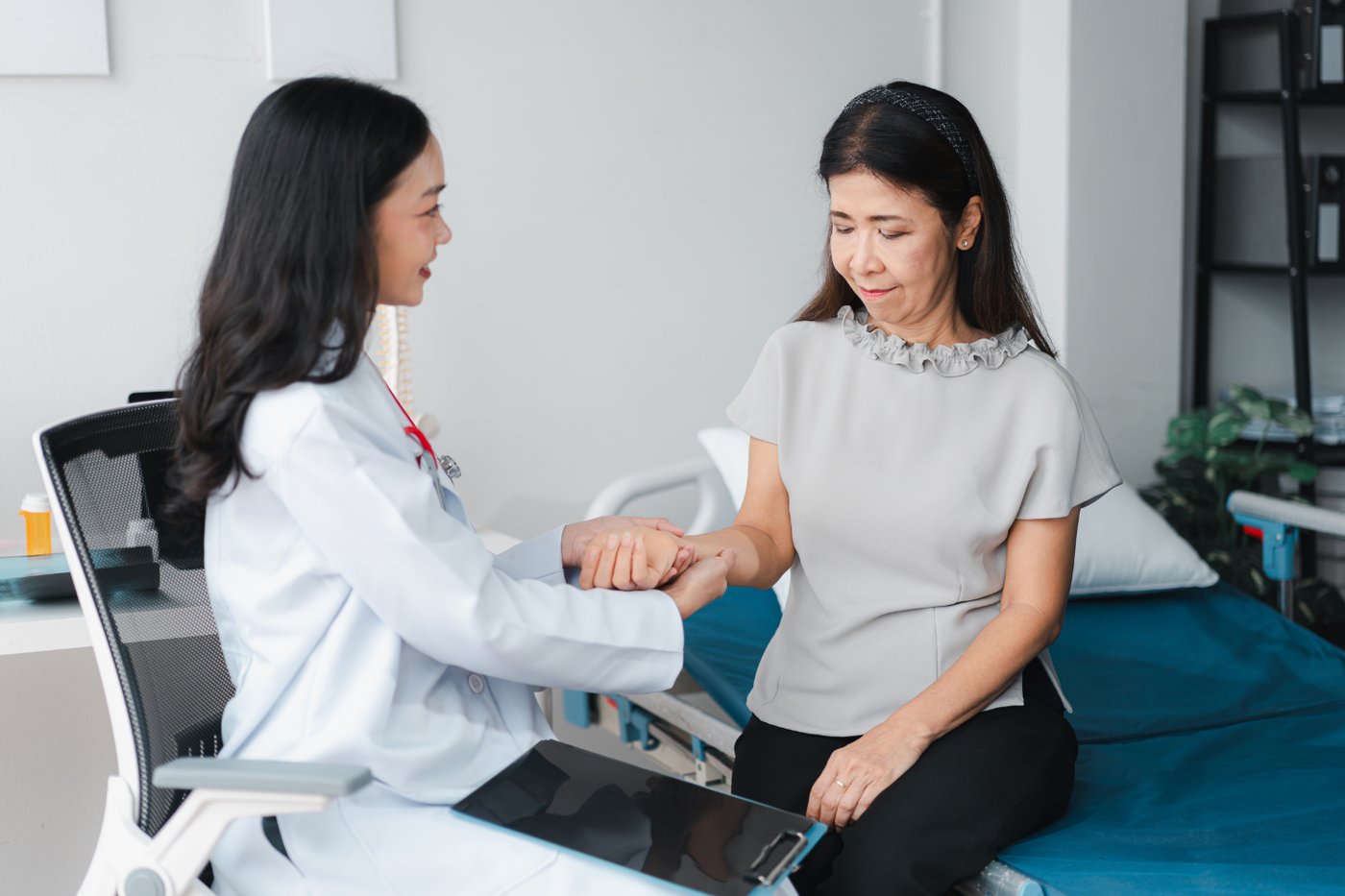 20 things doctors notice about your health before you do