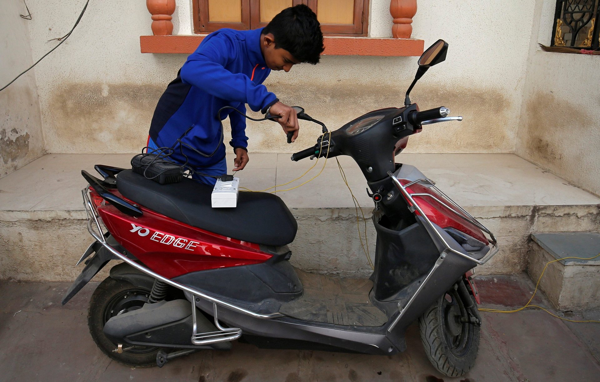 There will be hardly any electric vehicles on Indian roads even by 2023