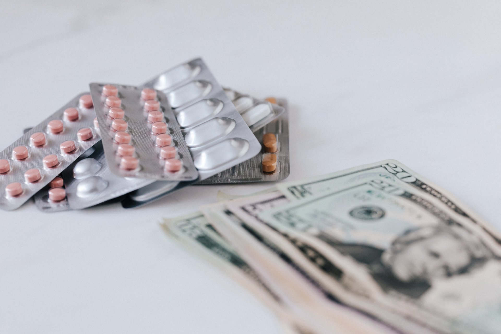 Le taux de non-assurance aux États-Unis est resté stable en 2025, mais les réductions de Medicaid menacent d'inverser ces progrès.