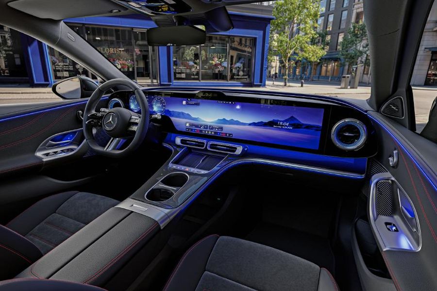 Mercedes-Benz lance sa première berline C-Class entièrement électrique avec près de 400 miles d'autonomie.
