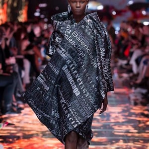 【非売品】balenciaga ノベルティ 雑誌 The latest ugly thing Balenciaga is making cool: Comic Sans