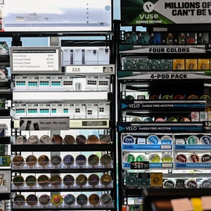 Une nouvelle rgle de la FDA oblige les fumeurs de moins de 30 ans   prsenter une pice d'identit avec photo pour acheter des produits du tabac