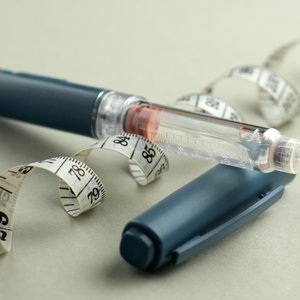 Wegovy y Zepbound deberían ser el tratamiento de elección para la obesidad, dice un grupo médico.