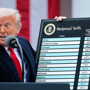 Trump está sustituyendo los aranceles globales vencidos por aranceles por trabajo forzado en 60 países.