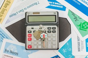 Who sets mortgage rates?
