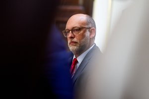 Government shutdown enters new phase: Mass layoffs